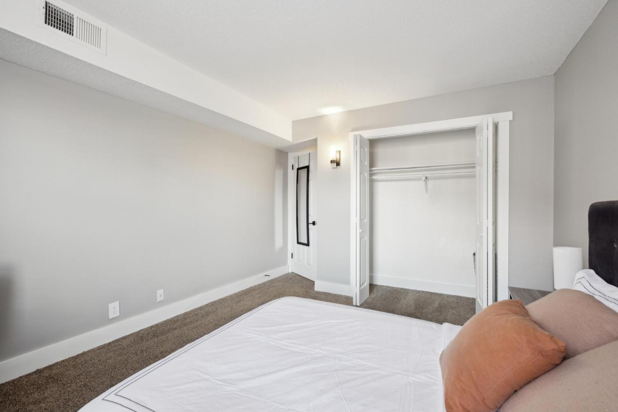 Brentwood C3 I Cozy & Comfy I 2bd I Free Parking