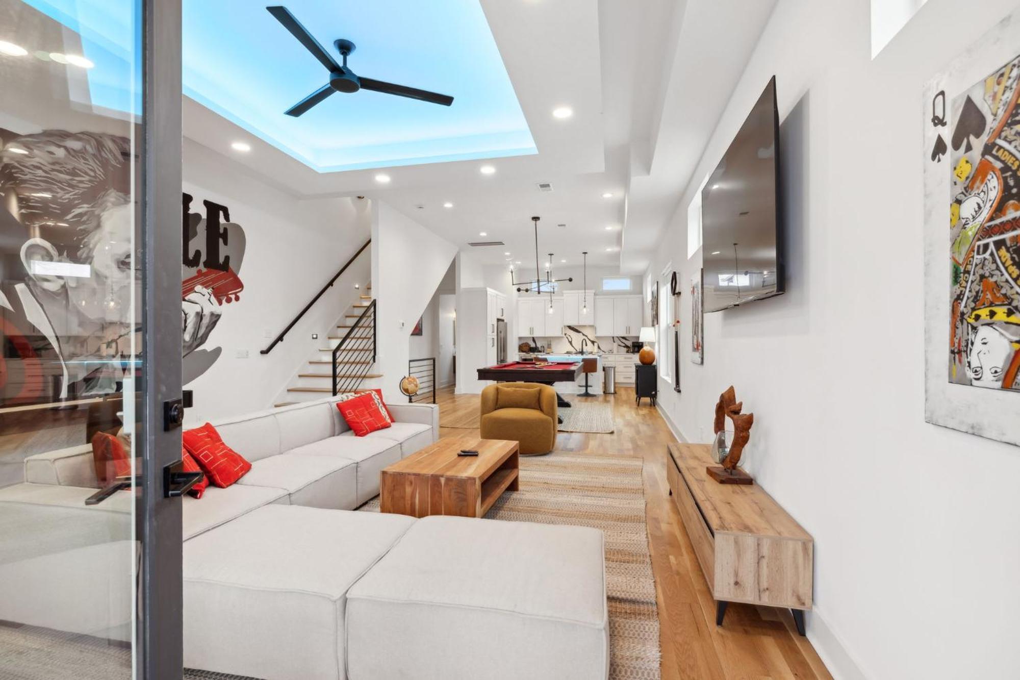 Upscale Multi-level Rooftop & Game Fun Holiday home *
