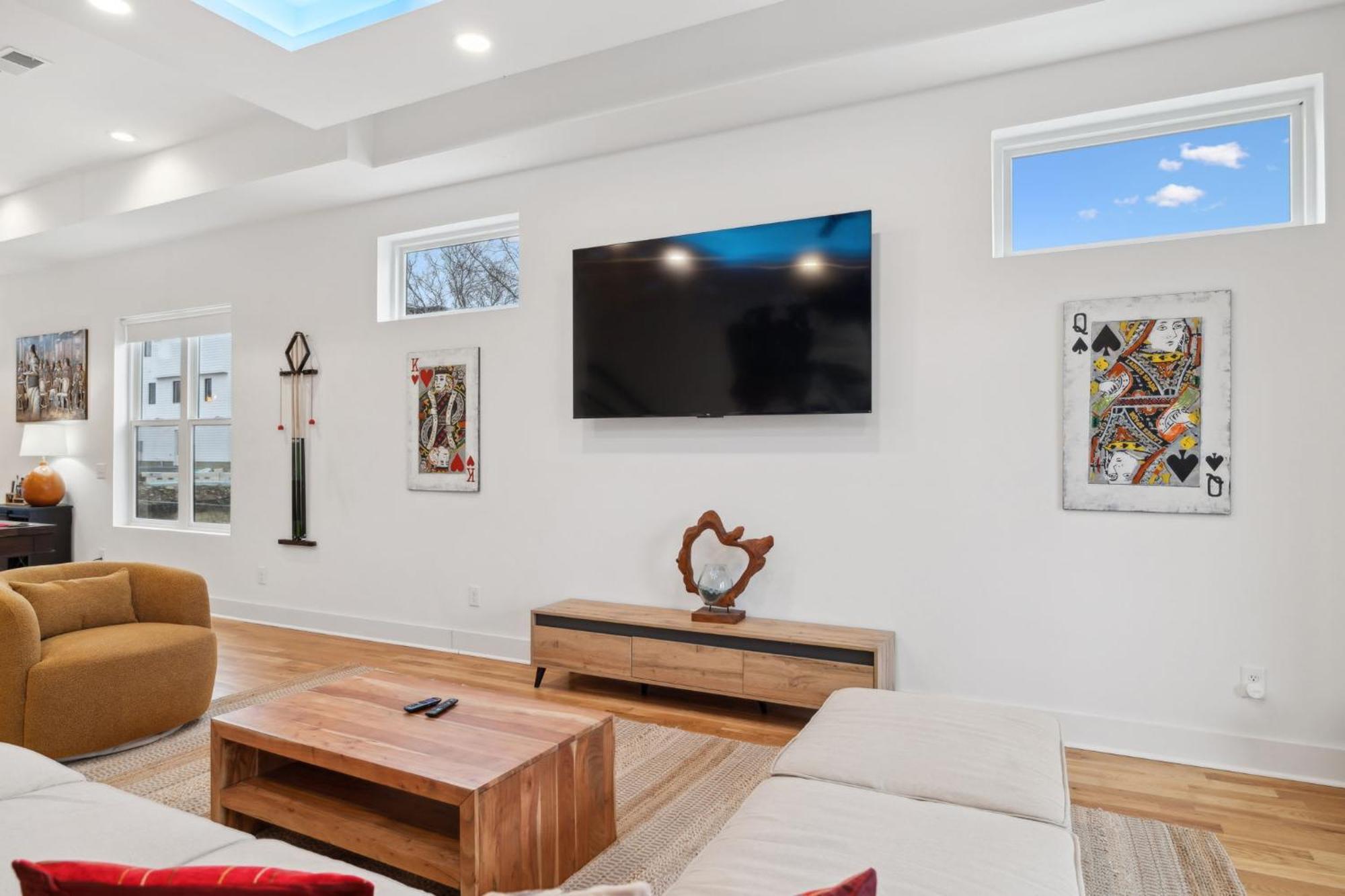 Upscale Multi-level Rooftop & Game Fun Holiday home