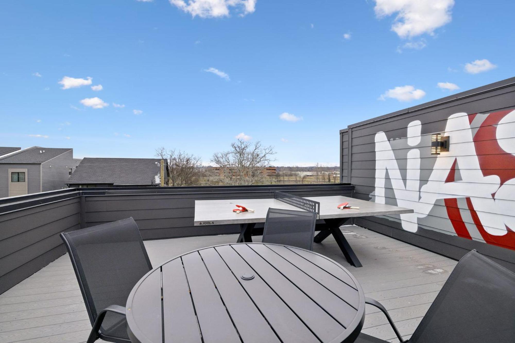 Upscale Multi-level Rooftop & Game Fun Holiday home *