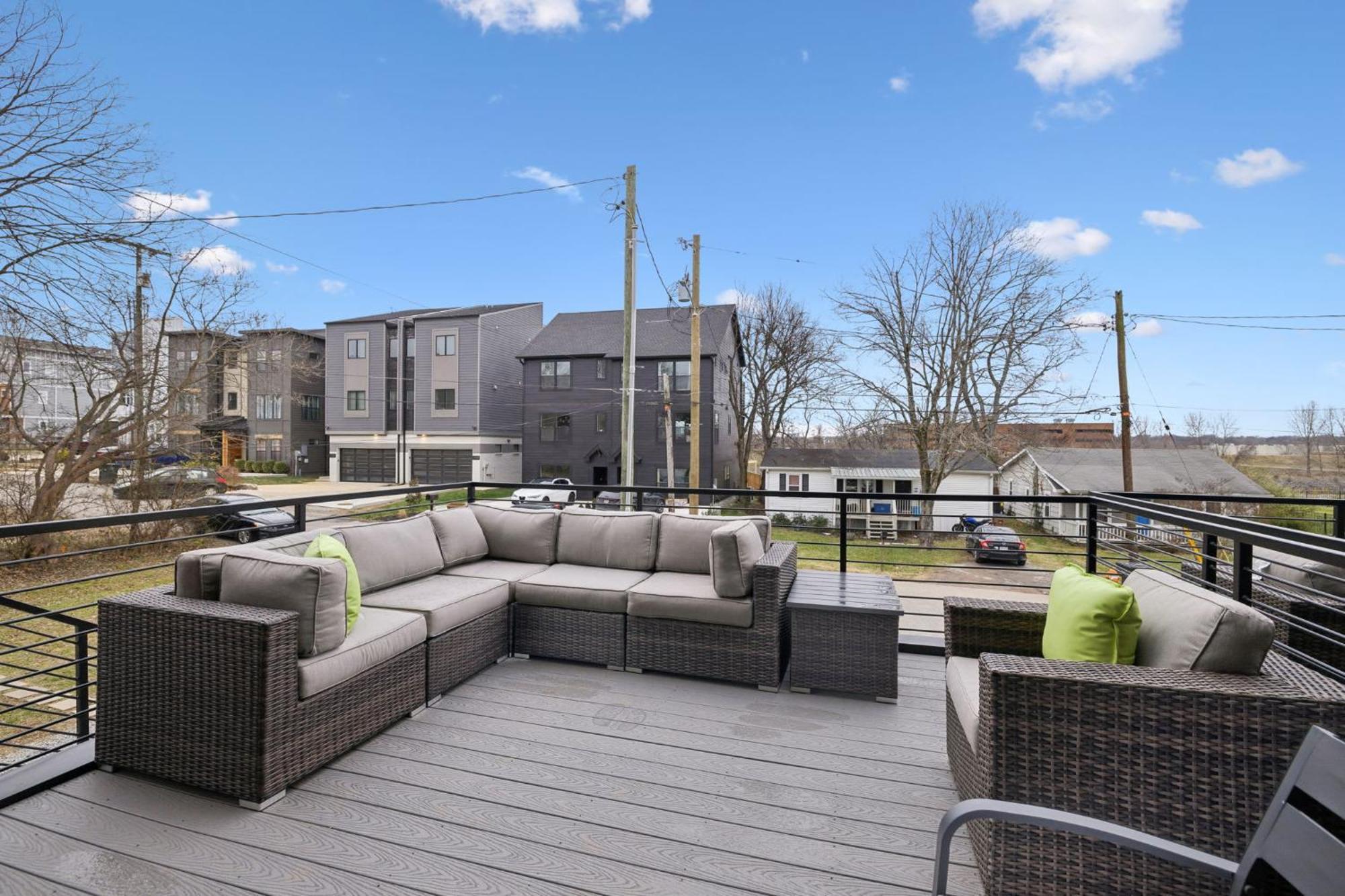 Holiday home Stylish Multi-level Retreat Rooftop & Pool Table *