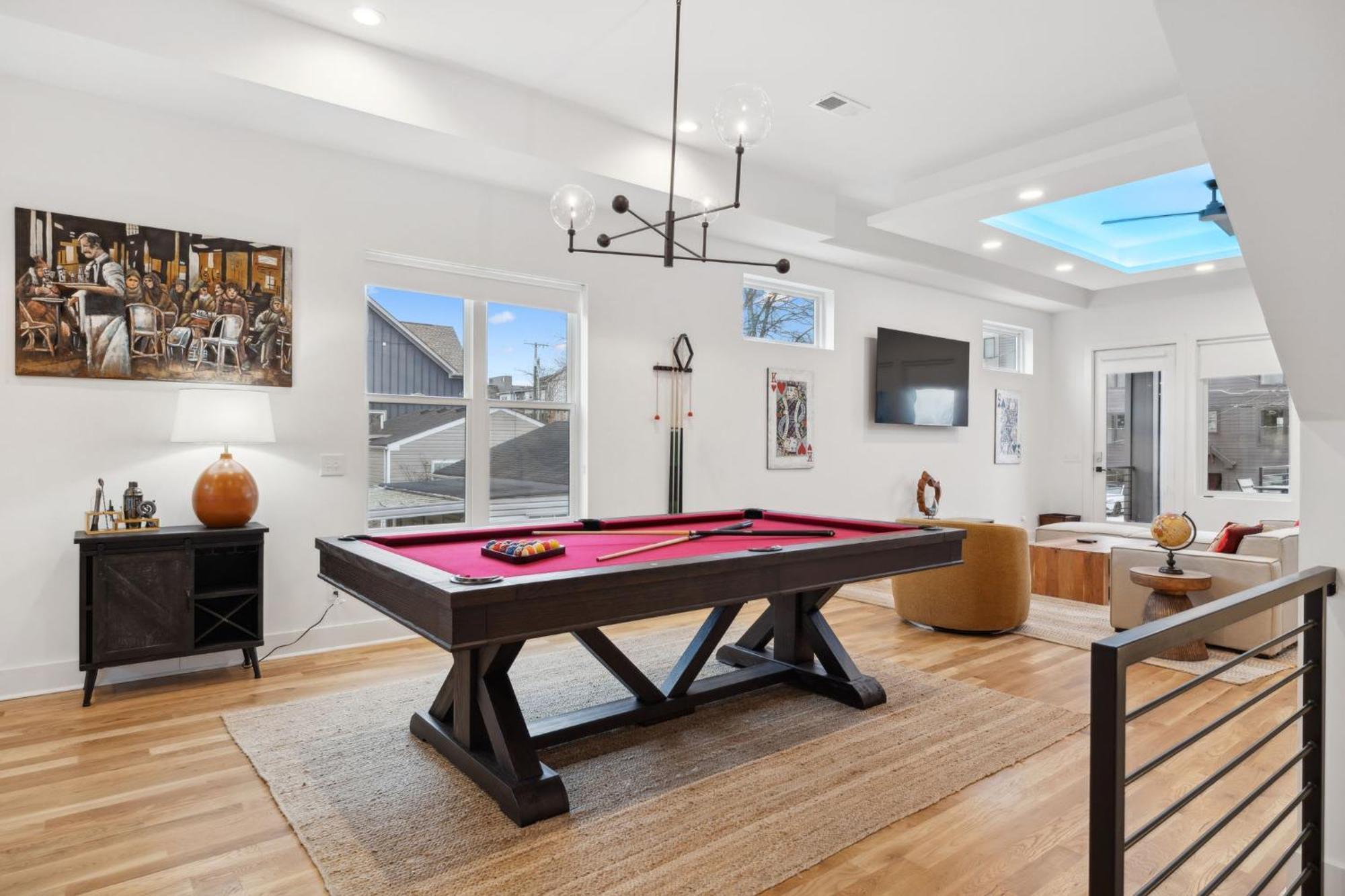 Stylish Multi-level Retreat Rooftop & Pool Table