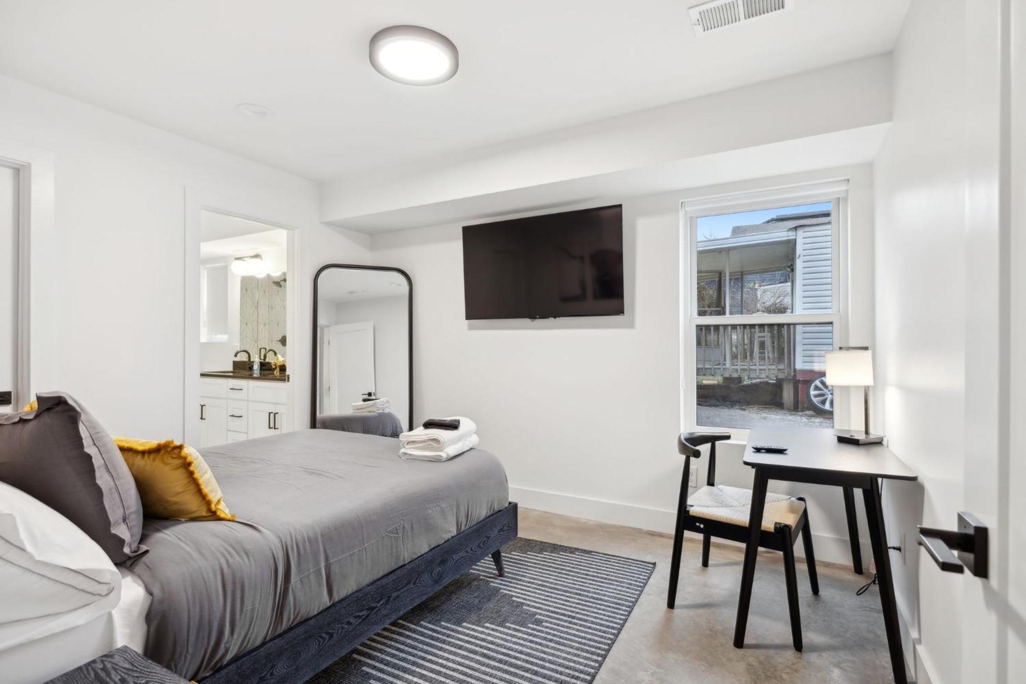 Stylish Multi-level Retreat Rooftop & Pool Table Holiday home Nashville