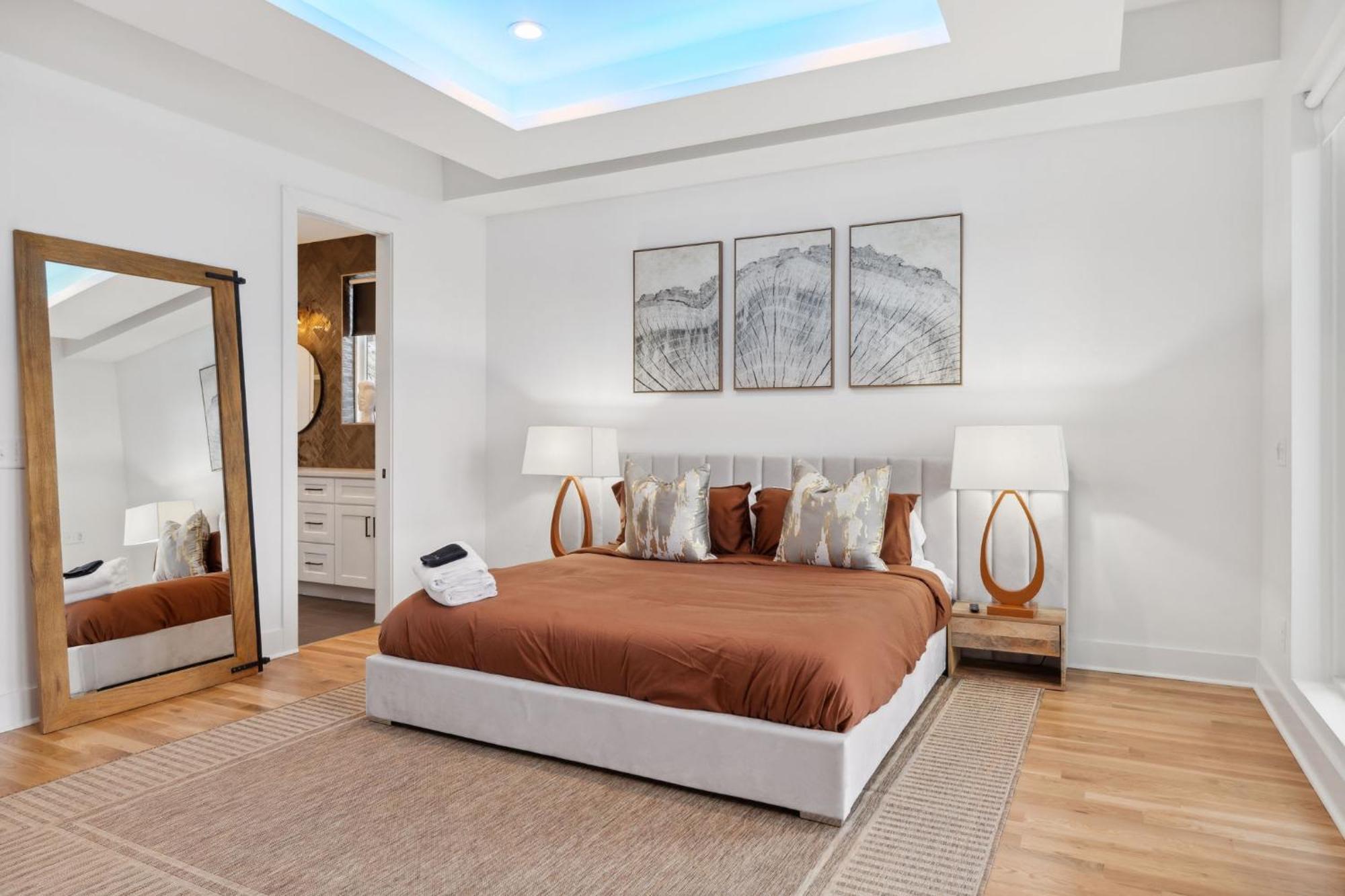 Stylish Multi-level Retreat Rooftop & Pool Table