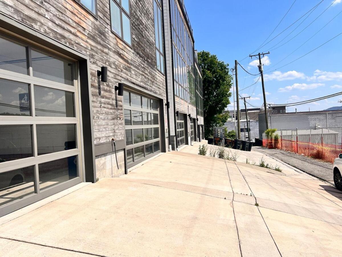 Luxury With Huge Rooftop And 7 Beds *