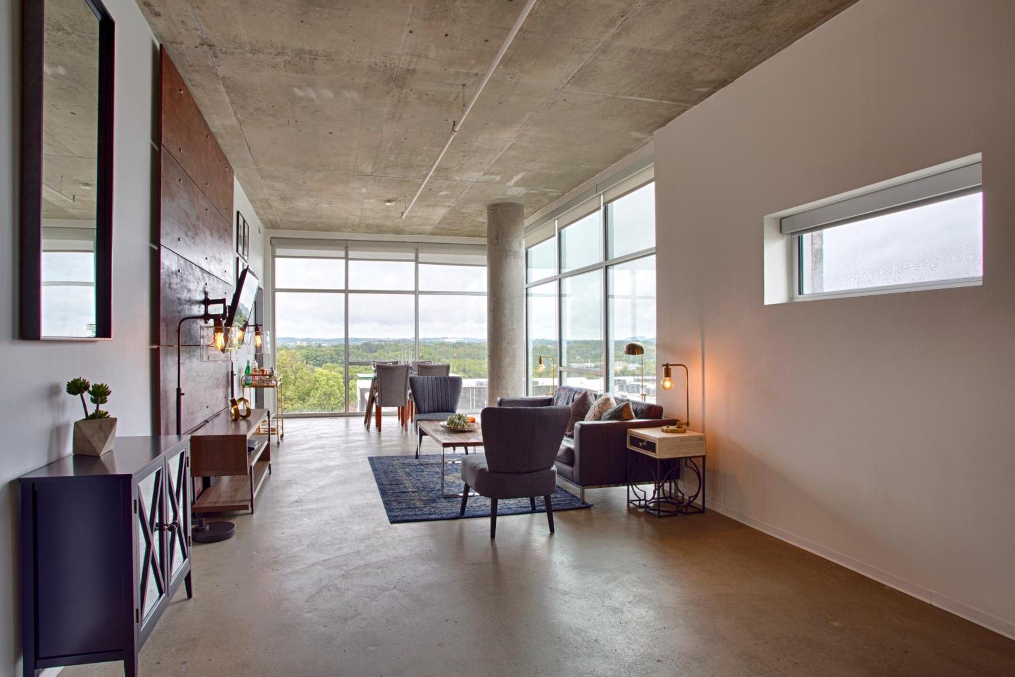 5m636- Views With Floor To Ceiling Windows *