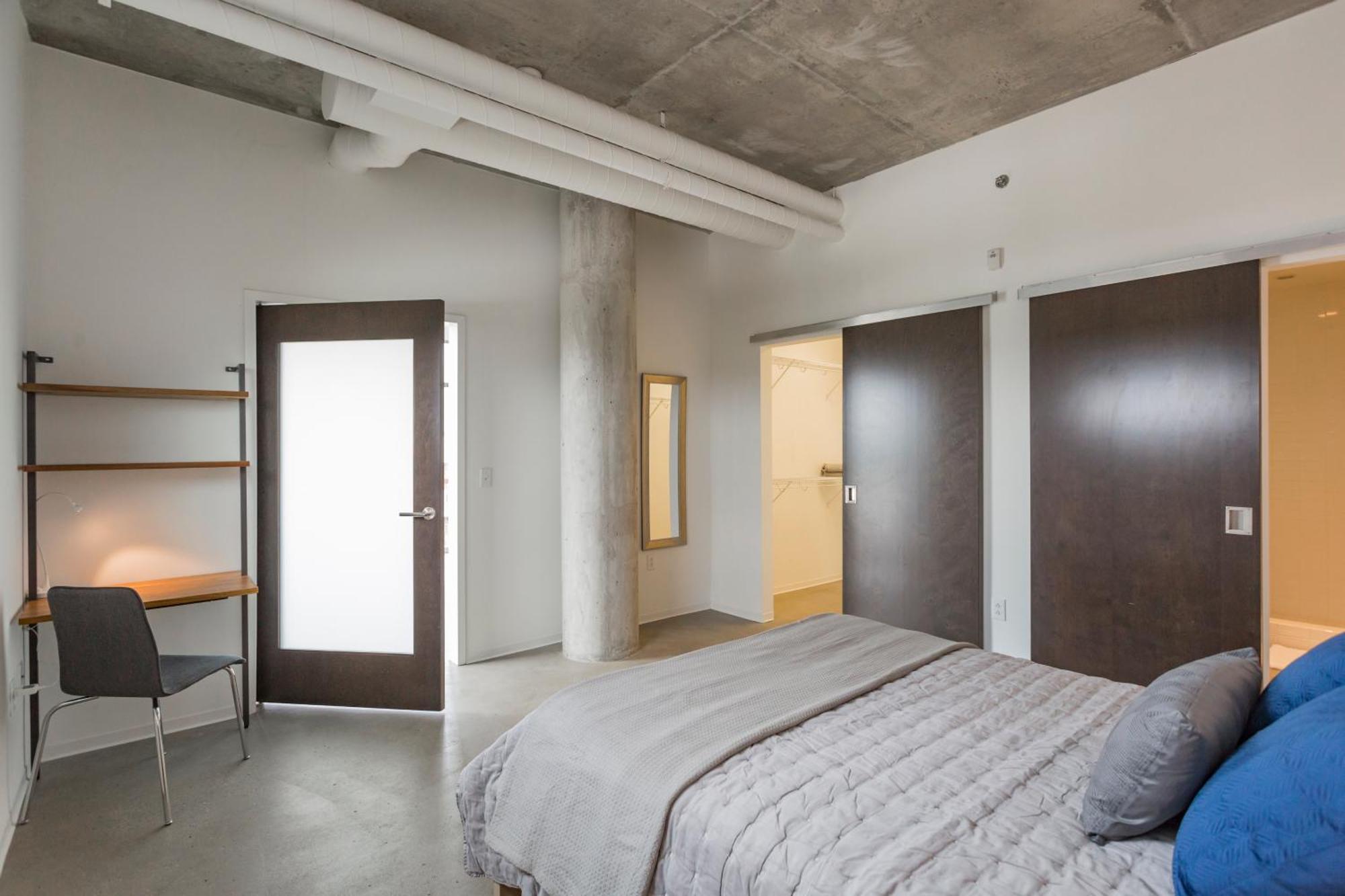 5m636- Views With Floor To Ceiling Windows