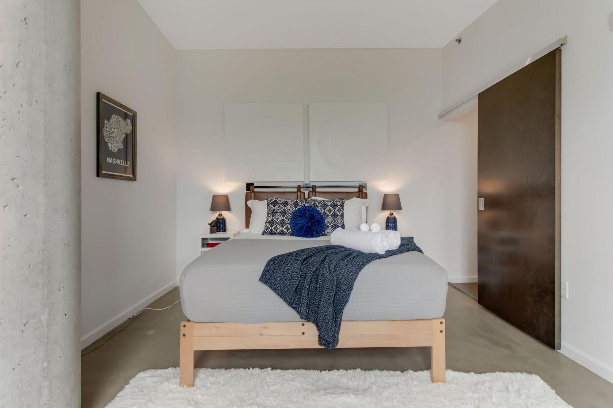 5m302 Skyline Views From Light Filled Holiday home *