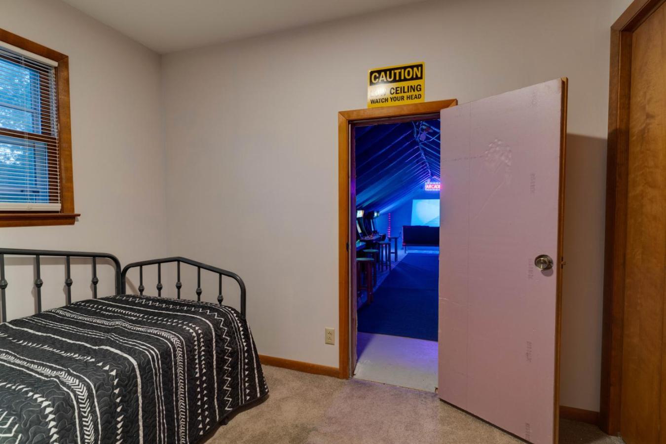 Brand New Dream Hot Tub Arcade *