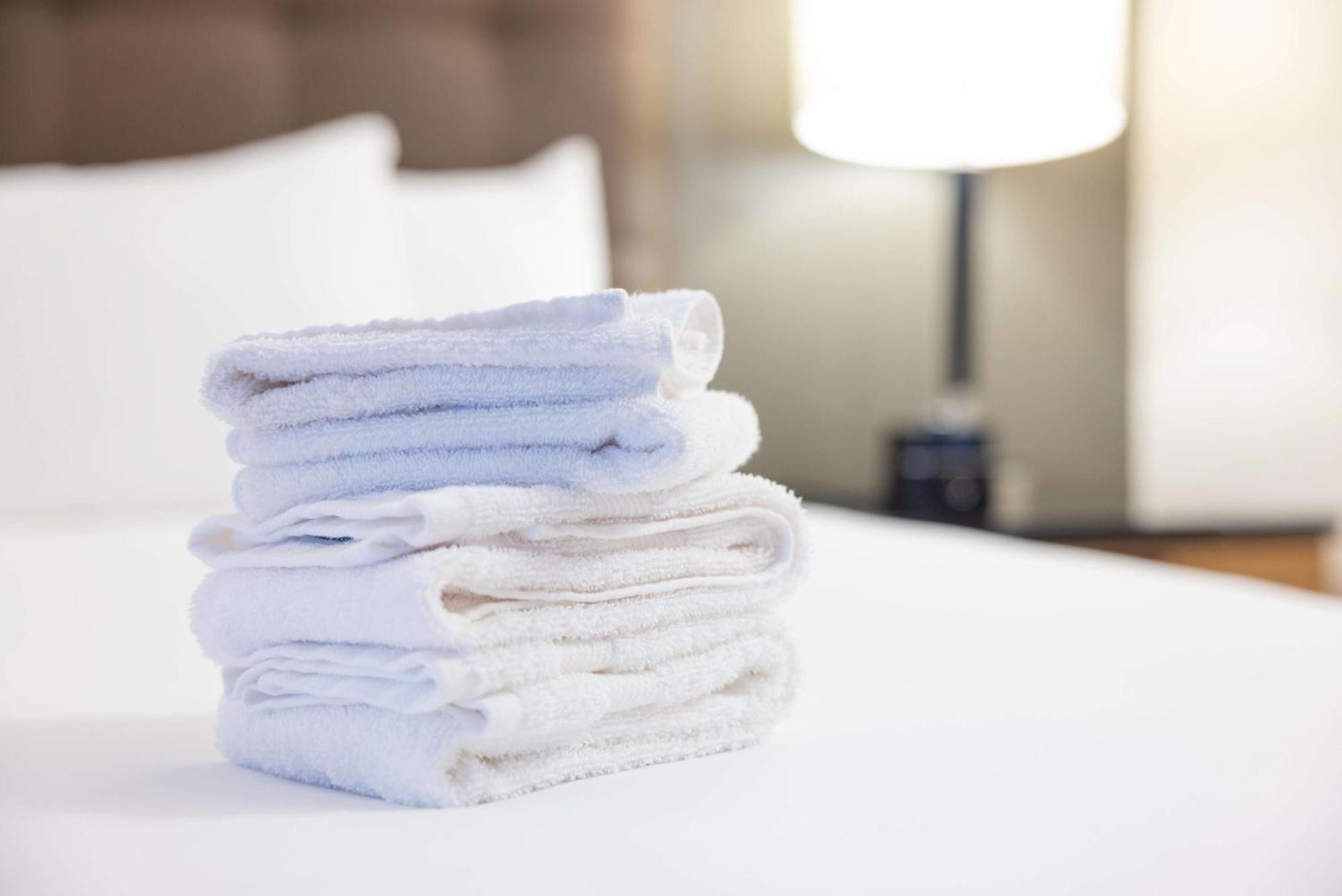 Hotel Drury & Airport