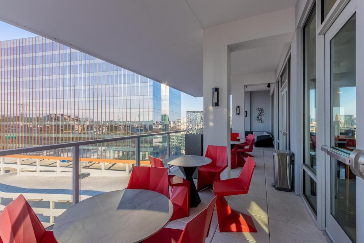 Apartment Midweek Savings! Book Now & Save 50 Percent Off Thursdays! *