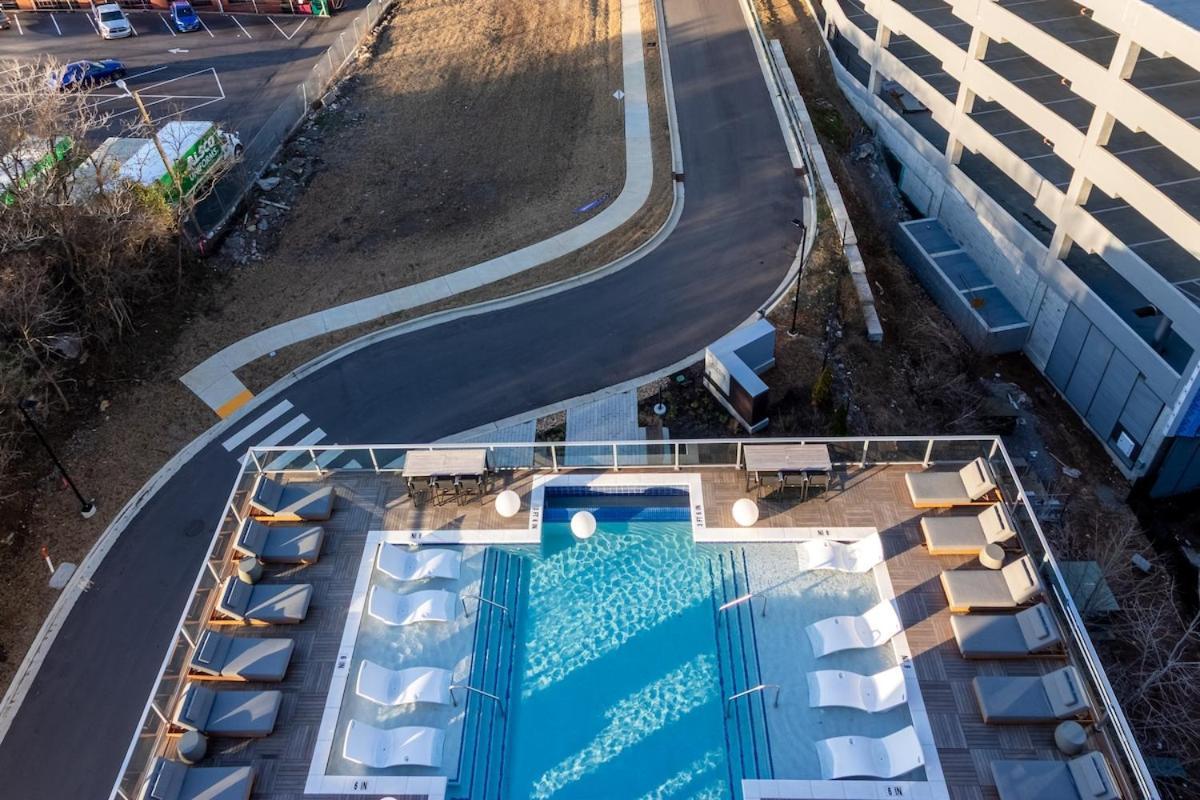 Apartment Midweek Savings! Book Now & Save 50 Percent Off Thursdays! *