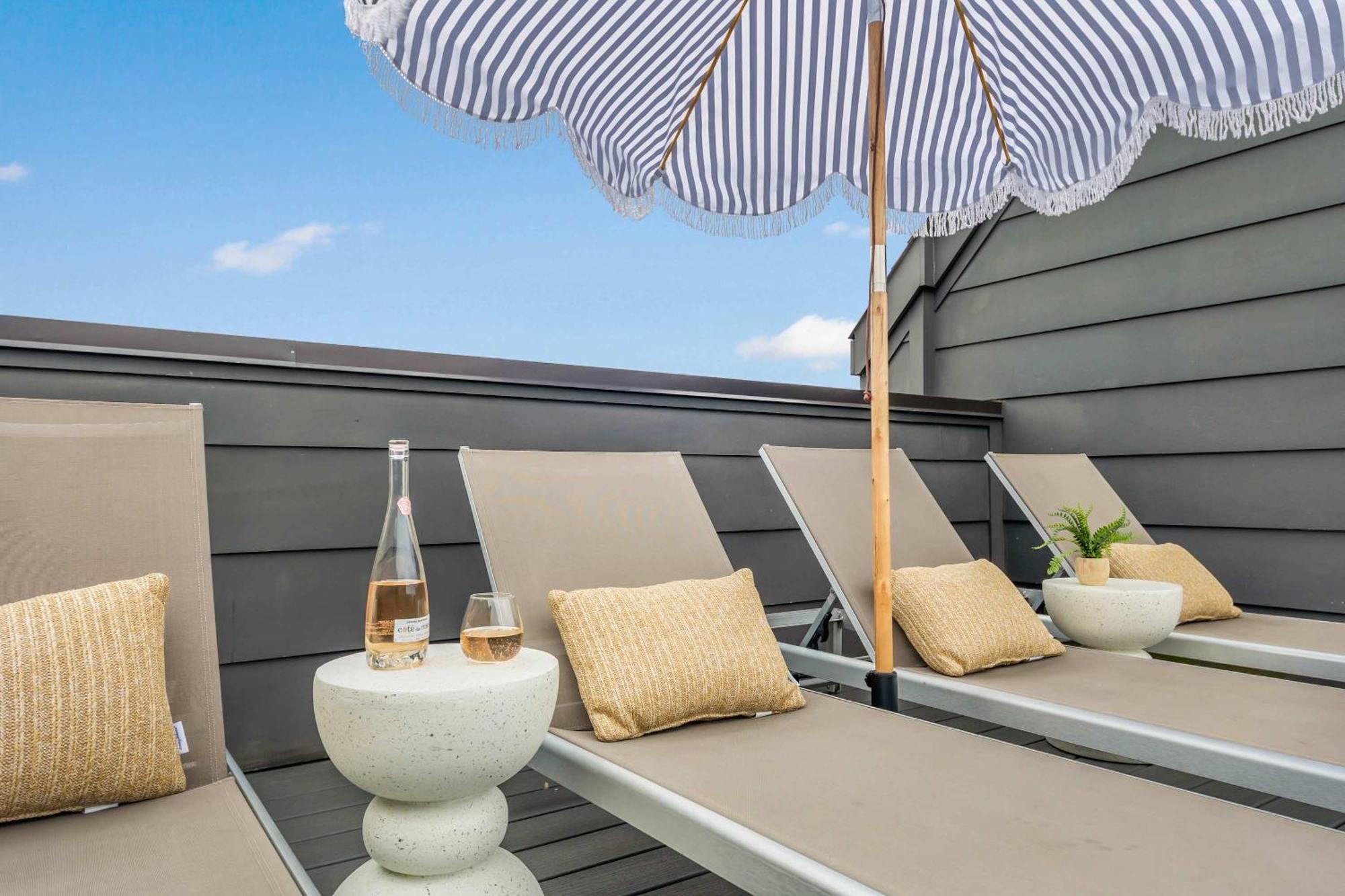 Holiday home The Hawkins House - Walk To Gulch, Rooftop Views!