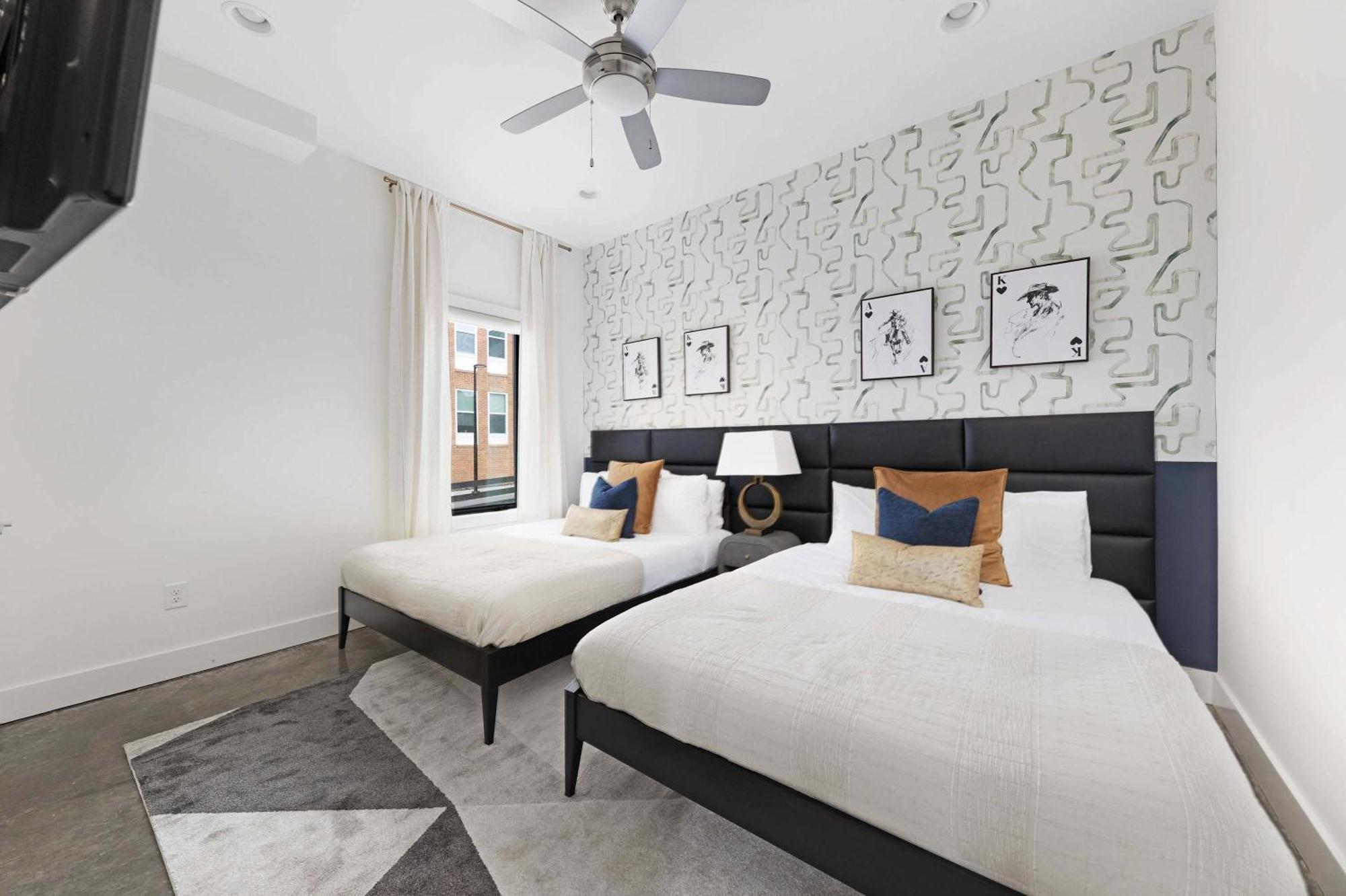 The Hawkins House - Walk To Gulch, Rooftop Views! Holiday home *