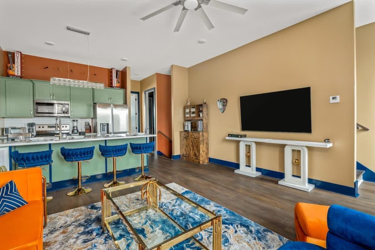 Chic Oasis 2 Miles From Dt - Pool Table - B-dashy Holiday home Nashville
