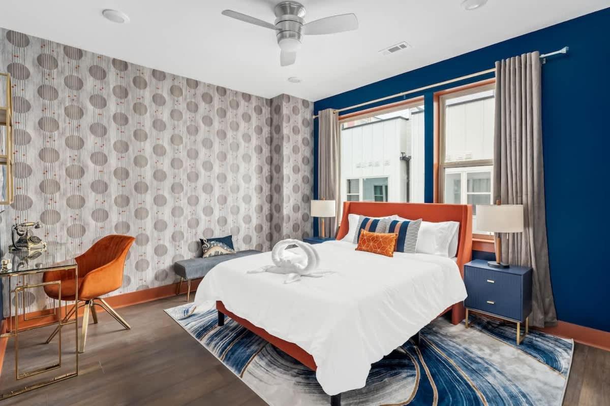 Chic Oasis 2 Miles From Dt - Pool Table - B-dashy Holiday home