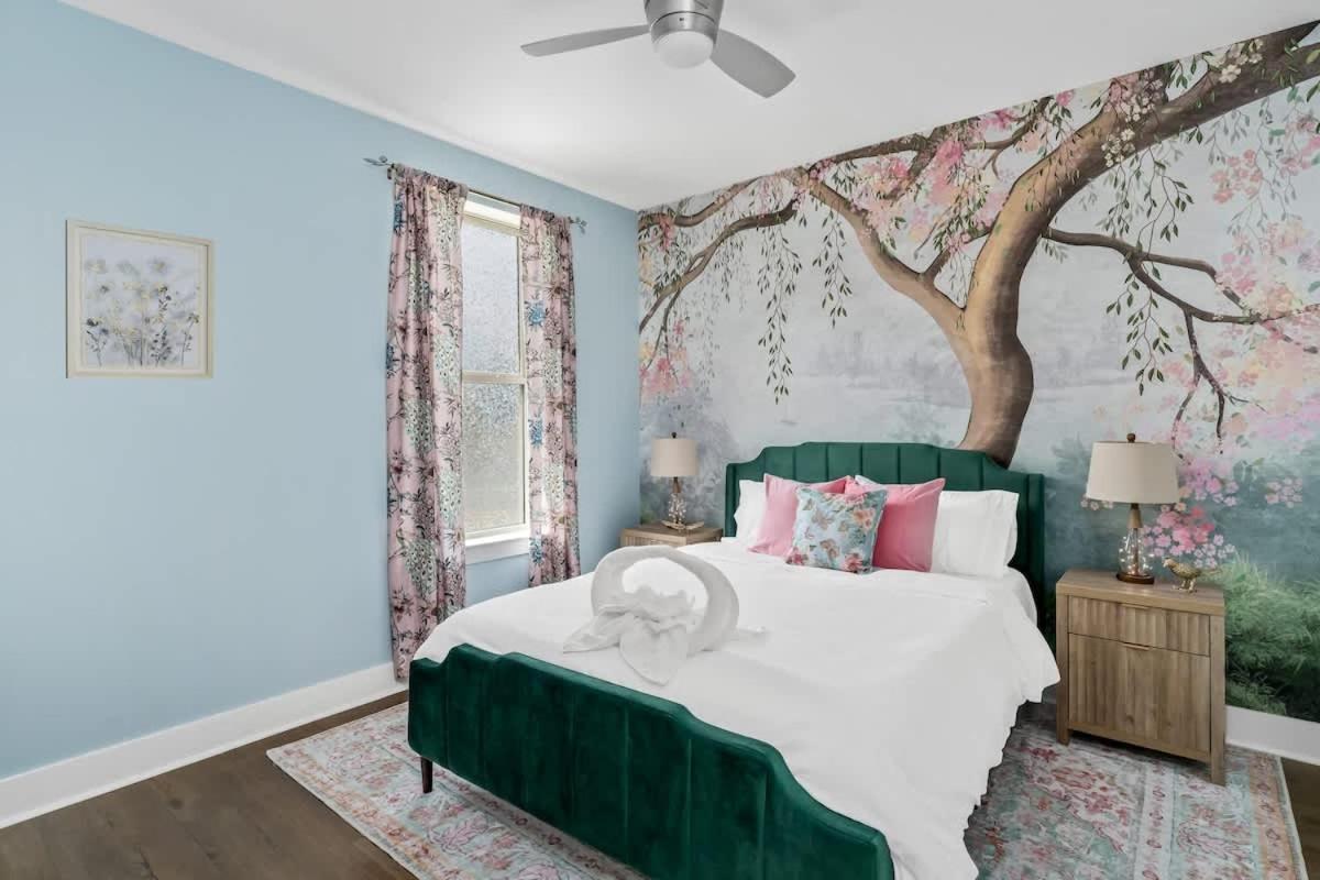 Bloom Haus Dt 2miles - 8 Q Beds - Rooftop - Omg *