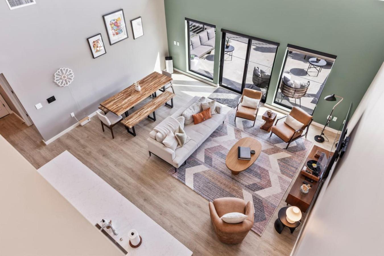 Holiday home Penthouse Luxury With Pool Patio And View Walk To Broadway