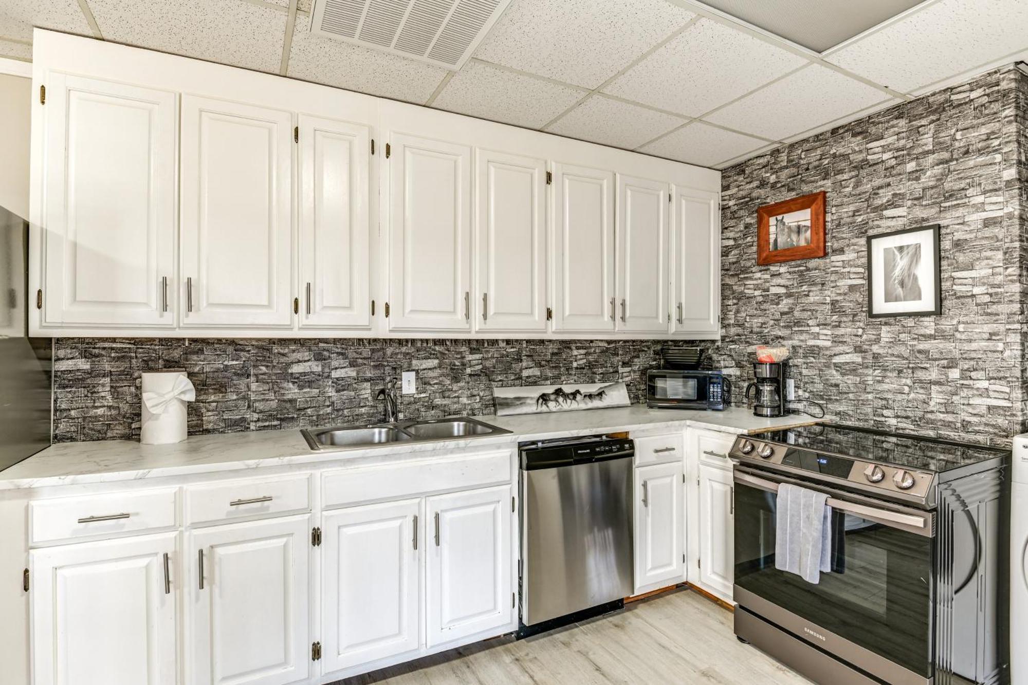 Apartment Rustic Cowboy Ranch Retreat Near