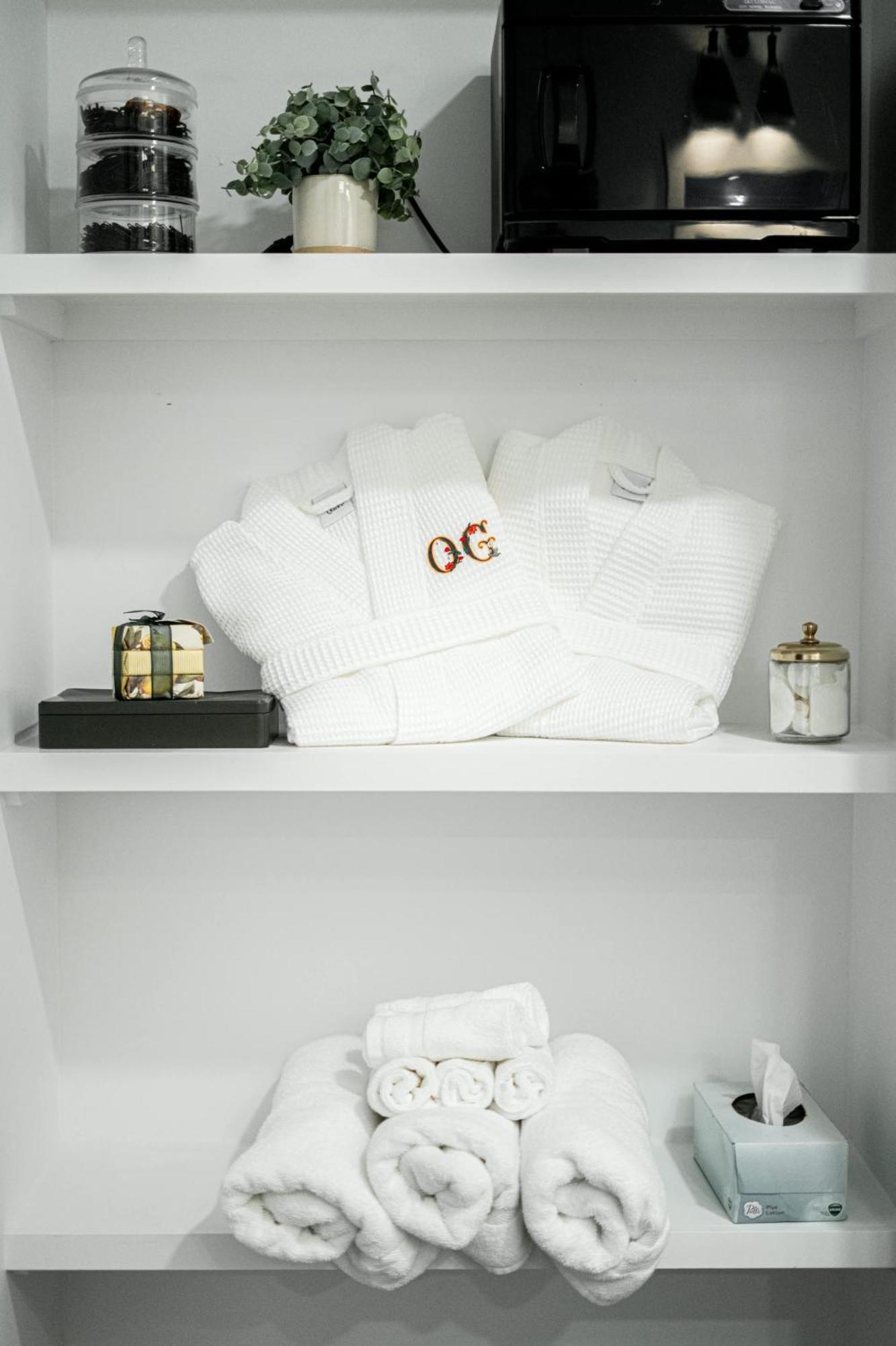 Cental Luxe 2 Bed 2 Bath *
