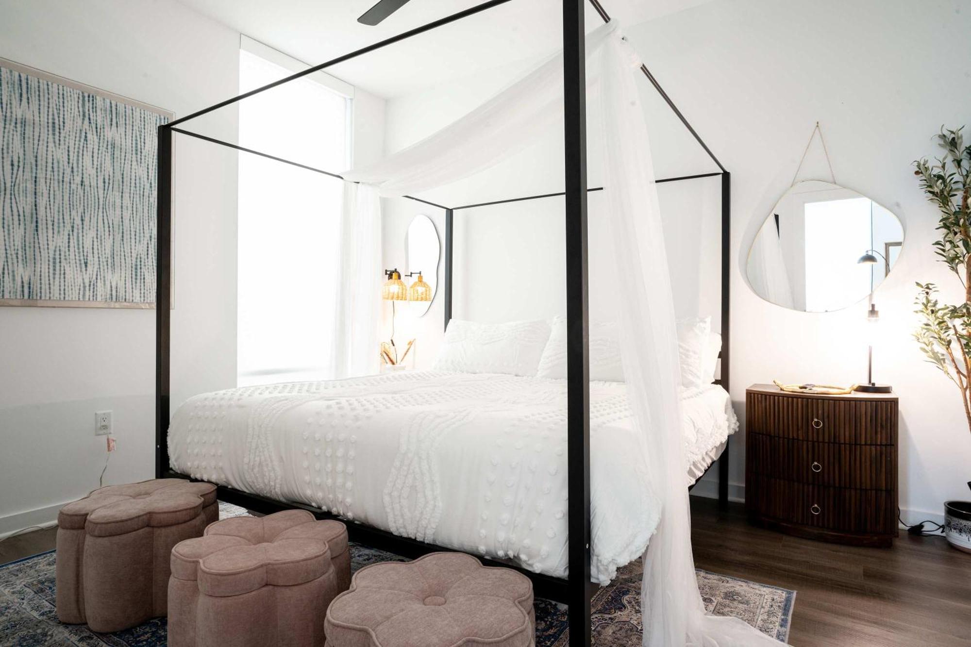 Cental Luxe 2 Bed 2 Bath Apartment *