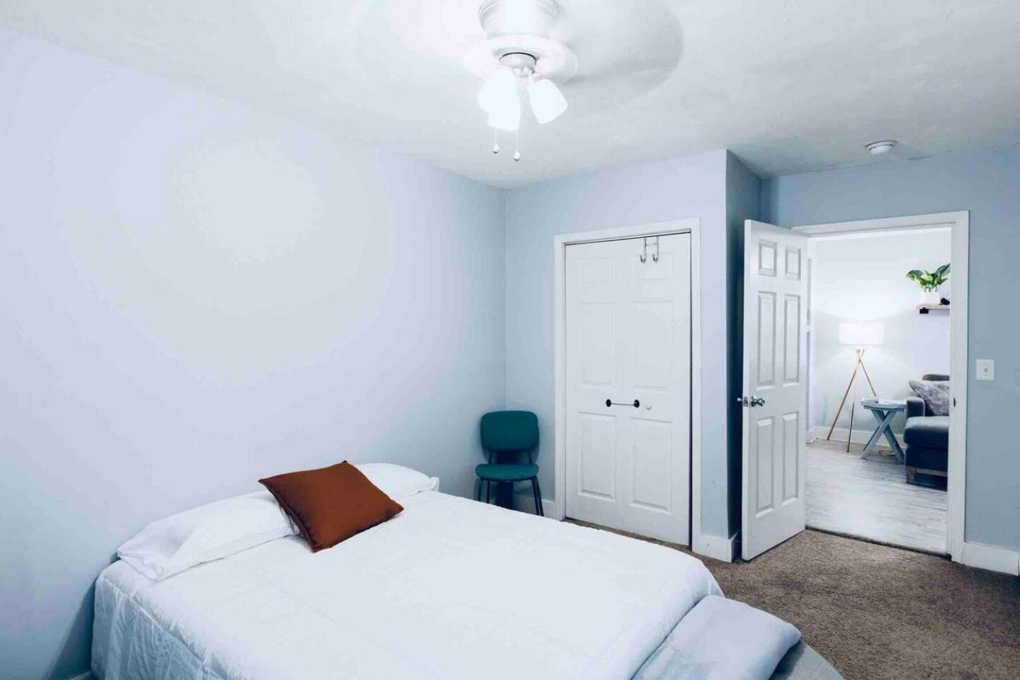 The Little Blue Haus - Two Miles To Broadway Holiday home Nashville