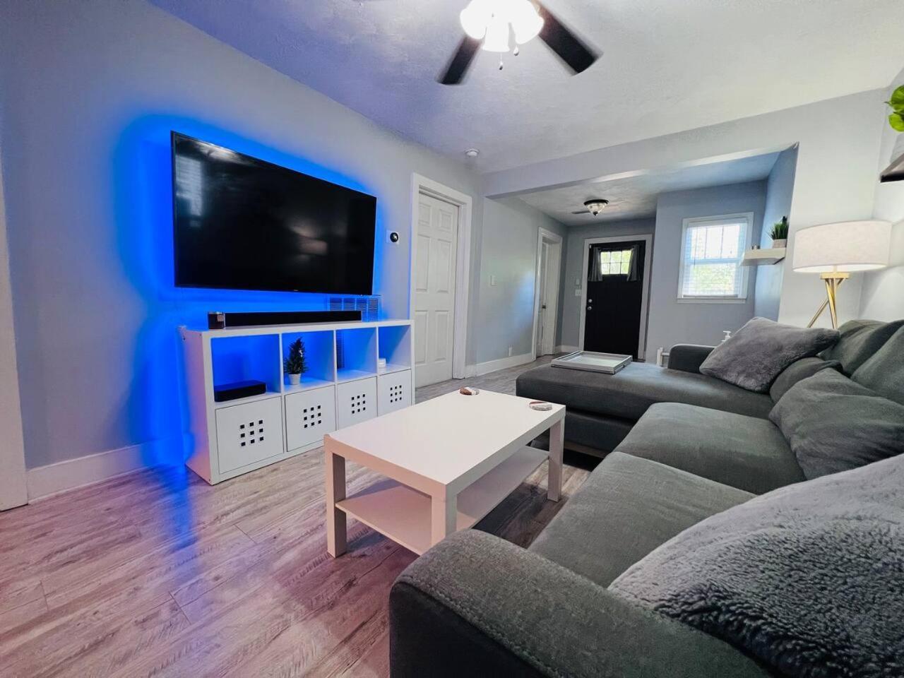 The Little Blue Haus - Two Miles To Broadway Holiday home