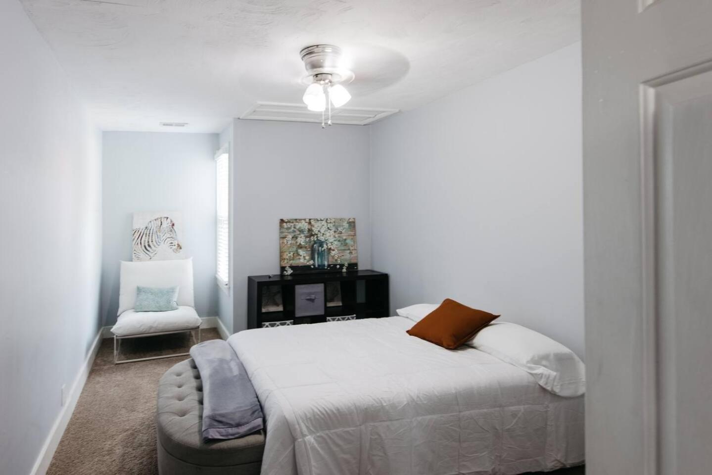 The Little Blue Haus - Two Miles To Broadway Holiday home *