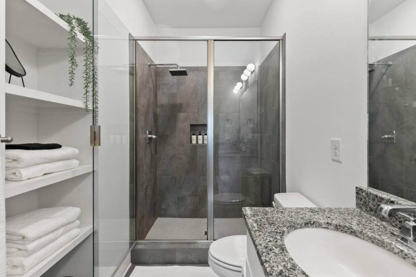 Vibrant In The Nations With Garage Walk To Restaurants And Shops Holiday home