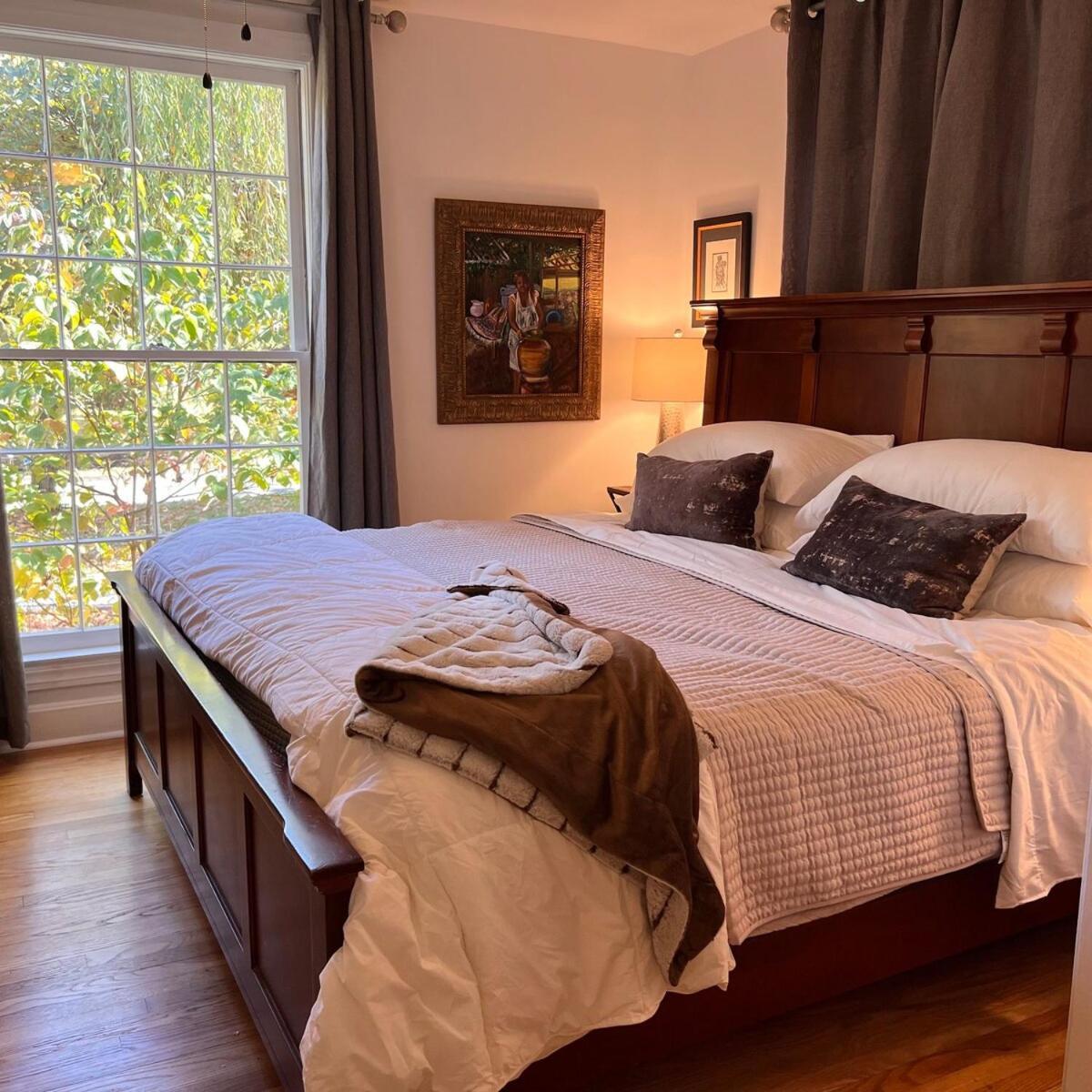 Cozy Retreat In Upscale Hills In West Apartment