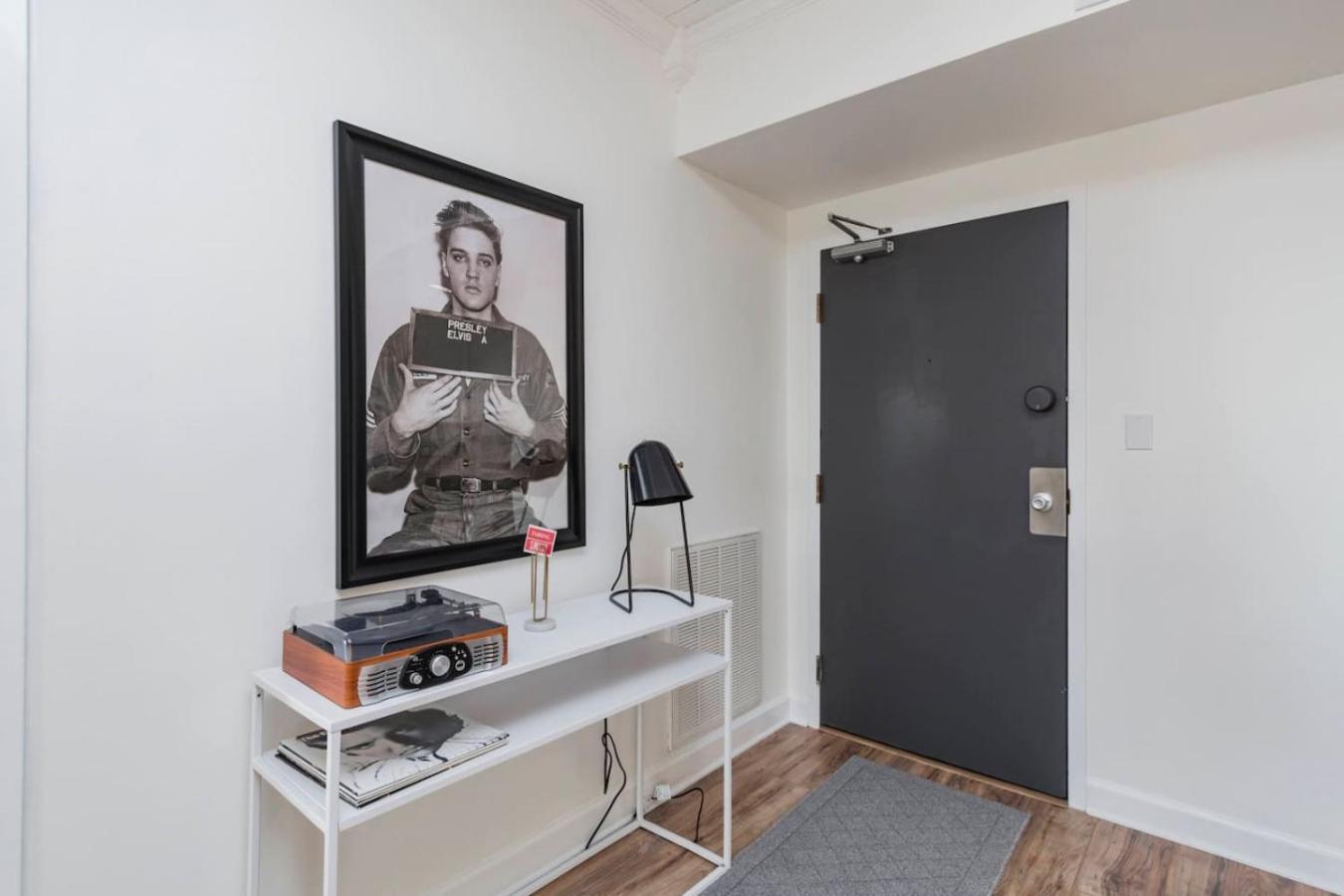 Two On Music Row That Sleeps 14 With Pool And Parking Apartment *