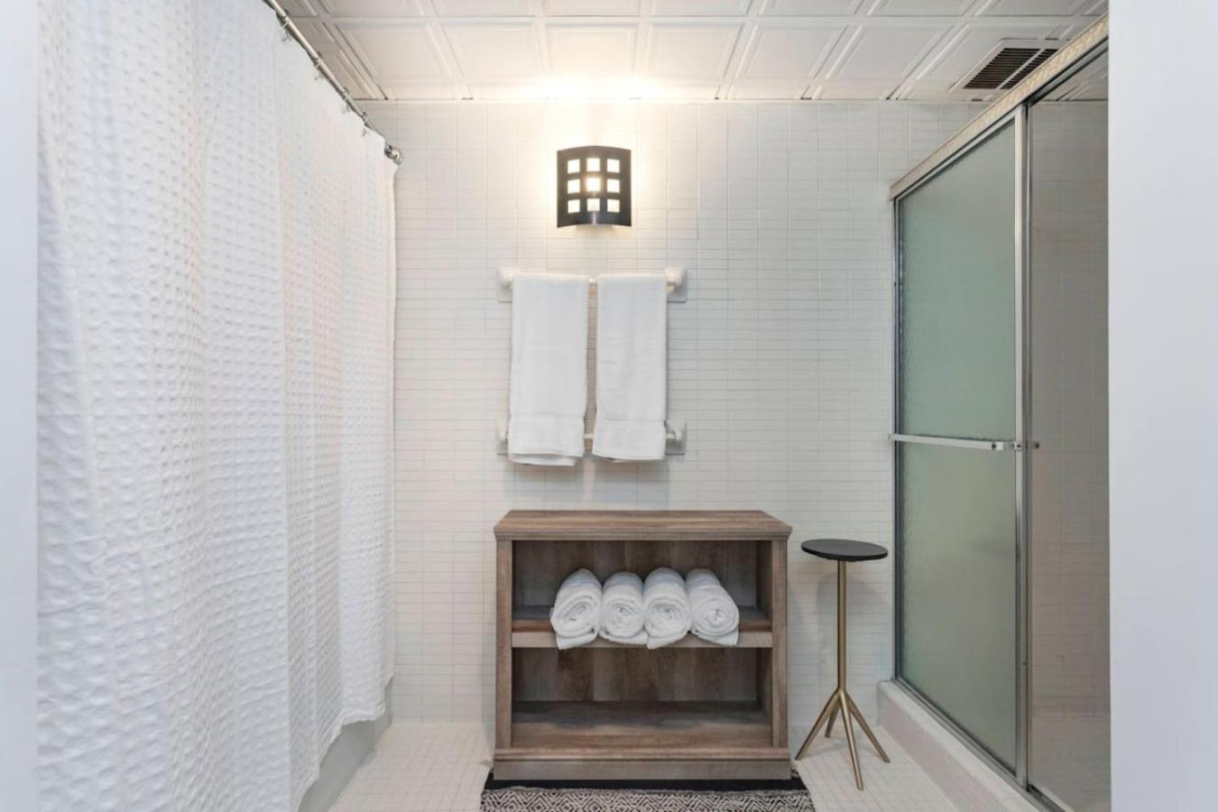Two On Music Row That Sleeps 14 With Pool And Parking Apartment *