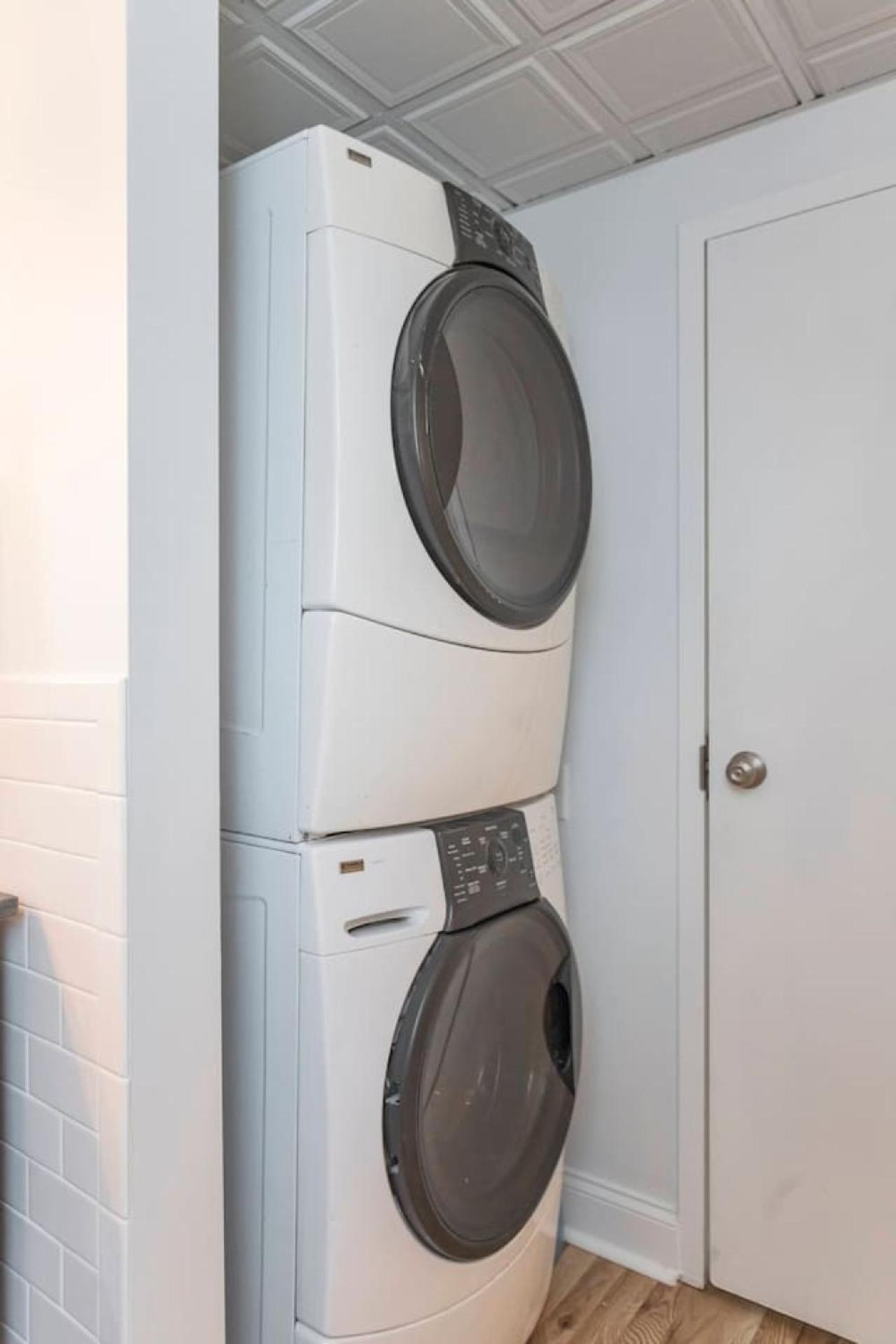 Two On Music Row That Sleeps 14 With Pool And Parking Nashville