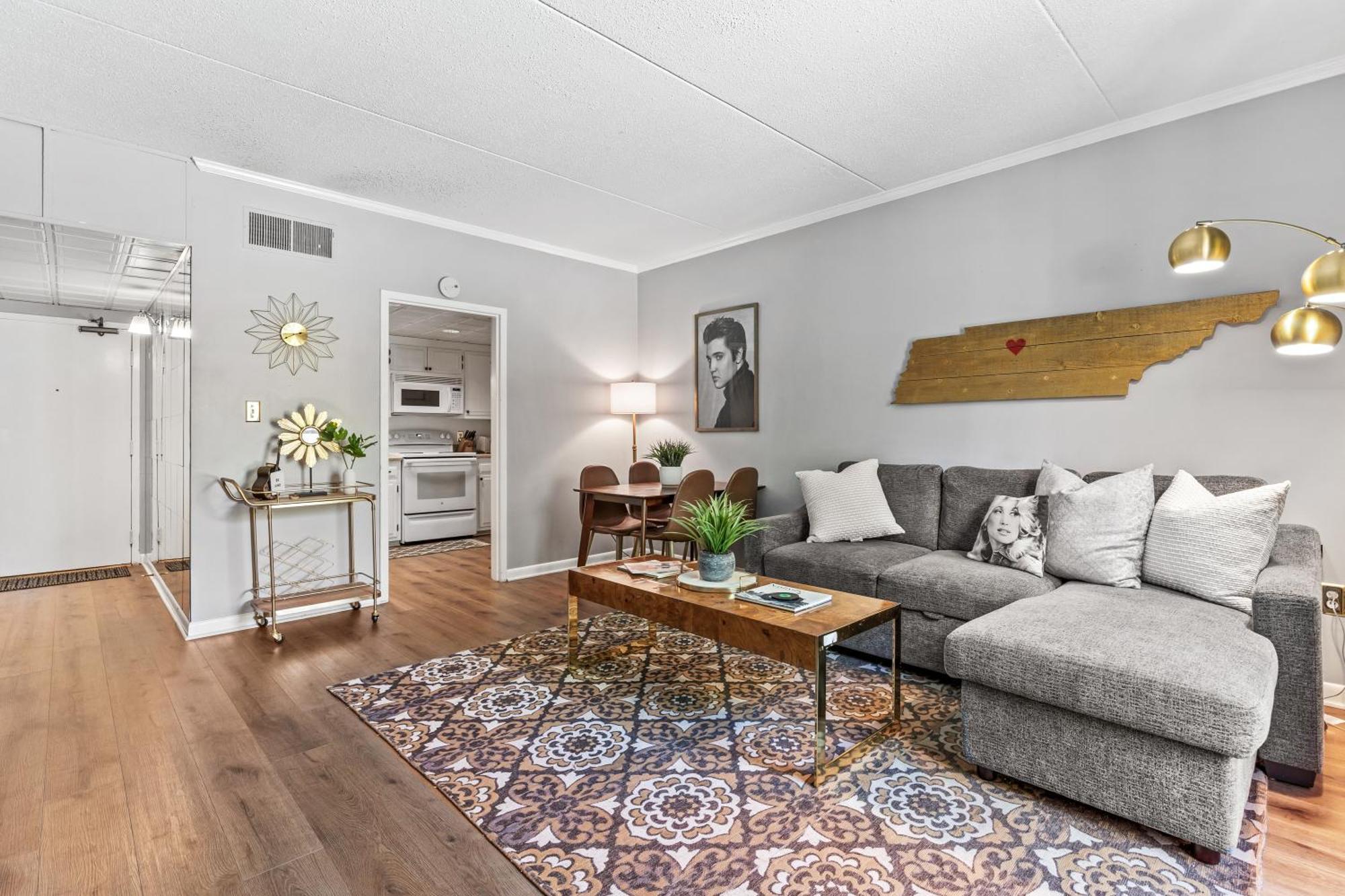 Holiday home Famous Music Row 1 Bedroom With Free Parking And Pool