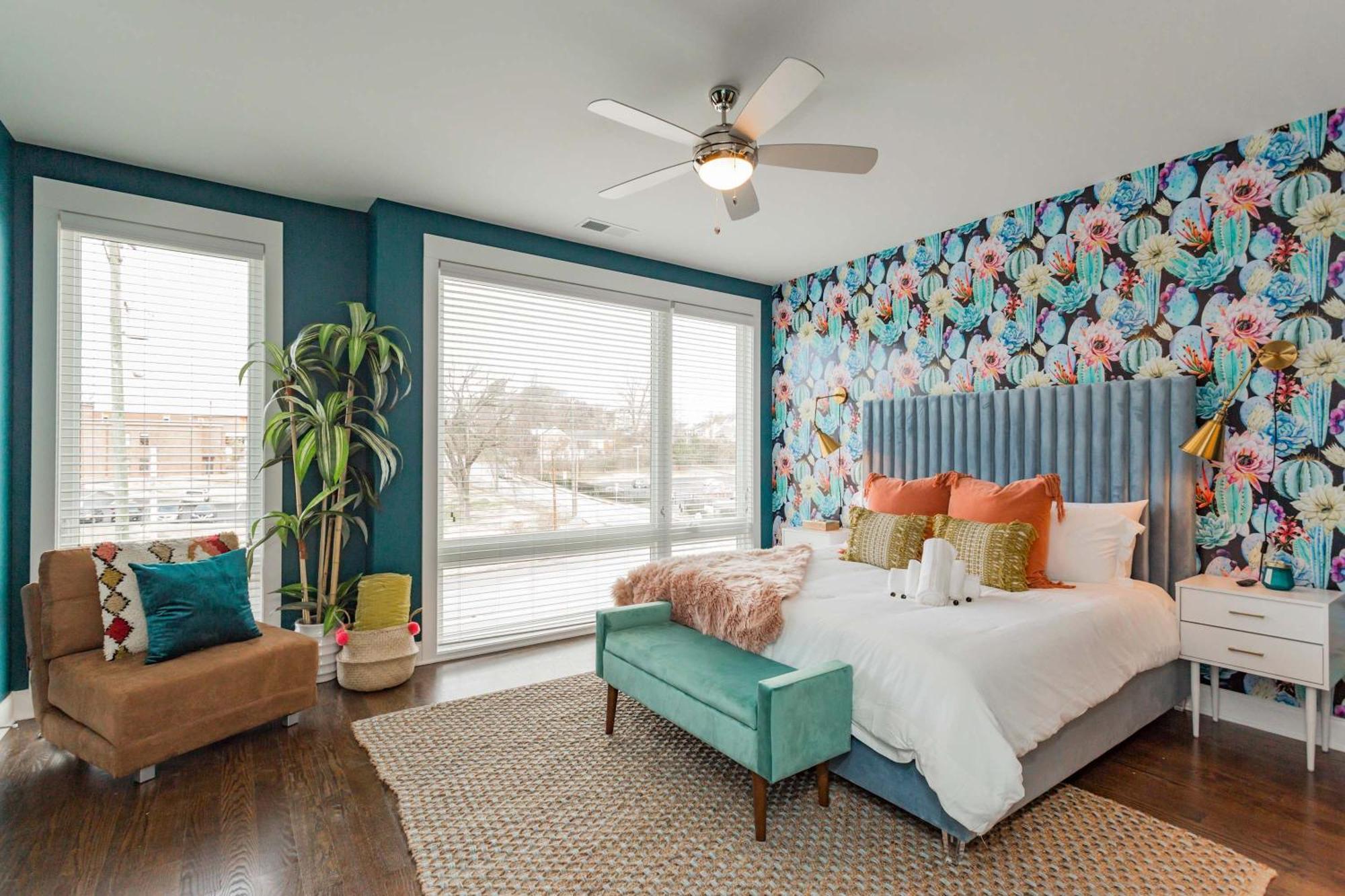 2 Chic Townhomes Near Geodis Sleeps 22 Holiday home *