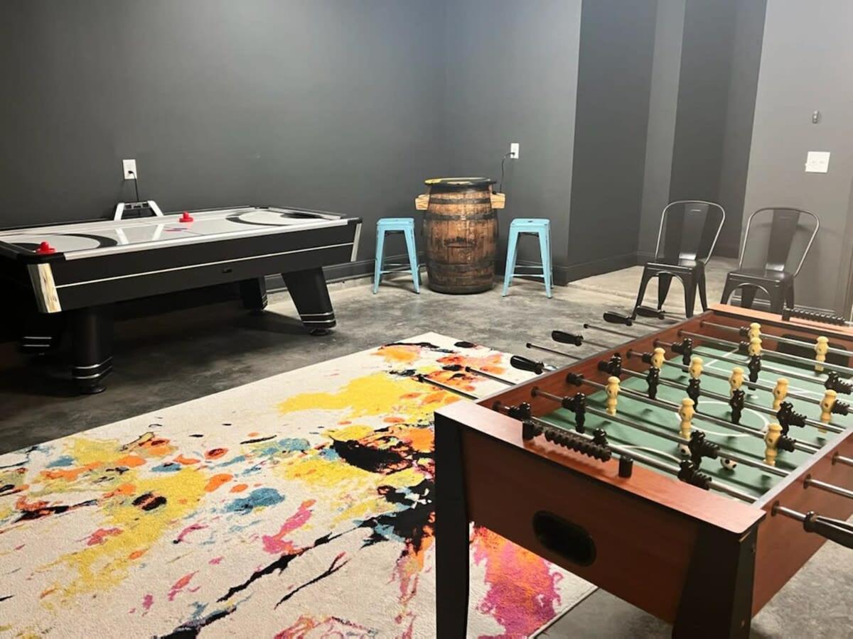 2 Chic Townhomes Near Geodis Sleeps 22 Nashville