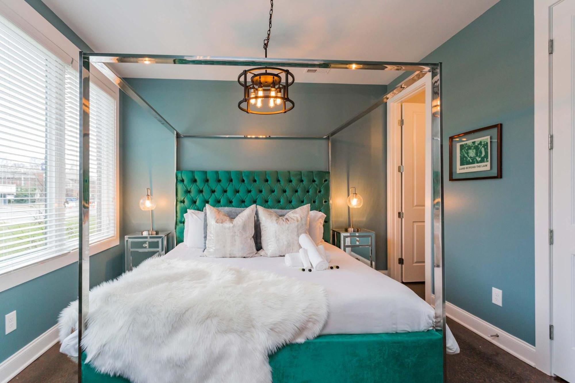 2 Chic Townhomes Near Geodis Sleeps 22 Holiday home Nashville