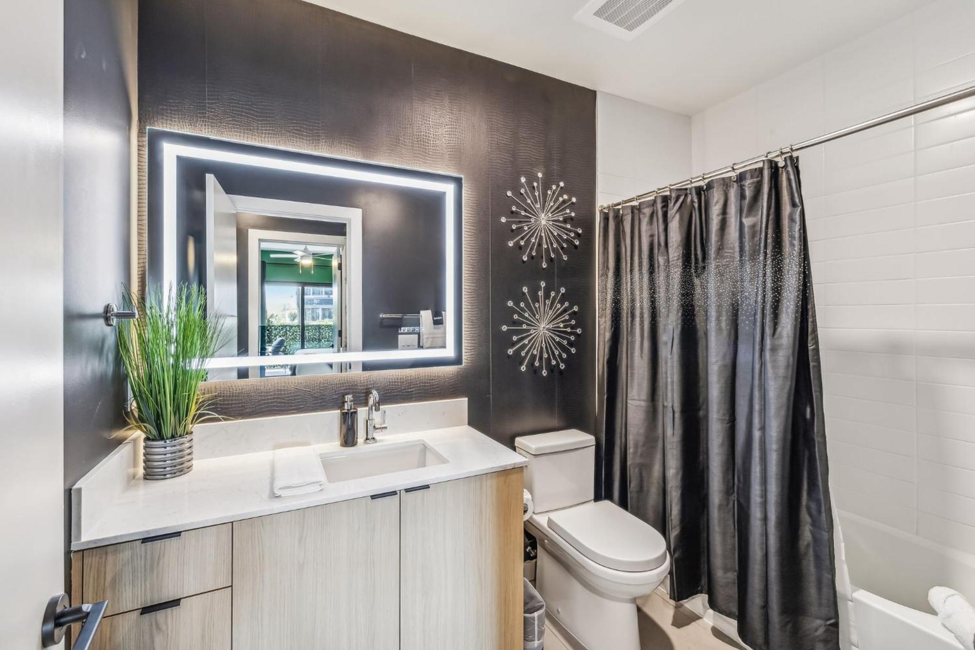 The Twelve Thirty Lounge In Downtown Holiday home
