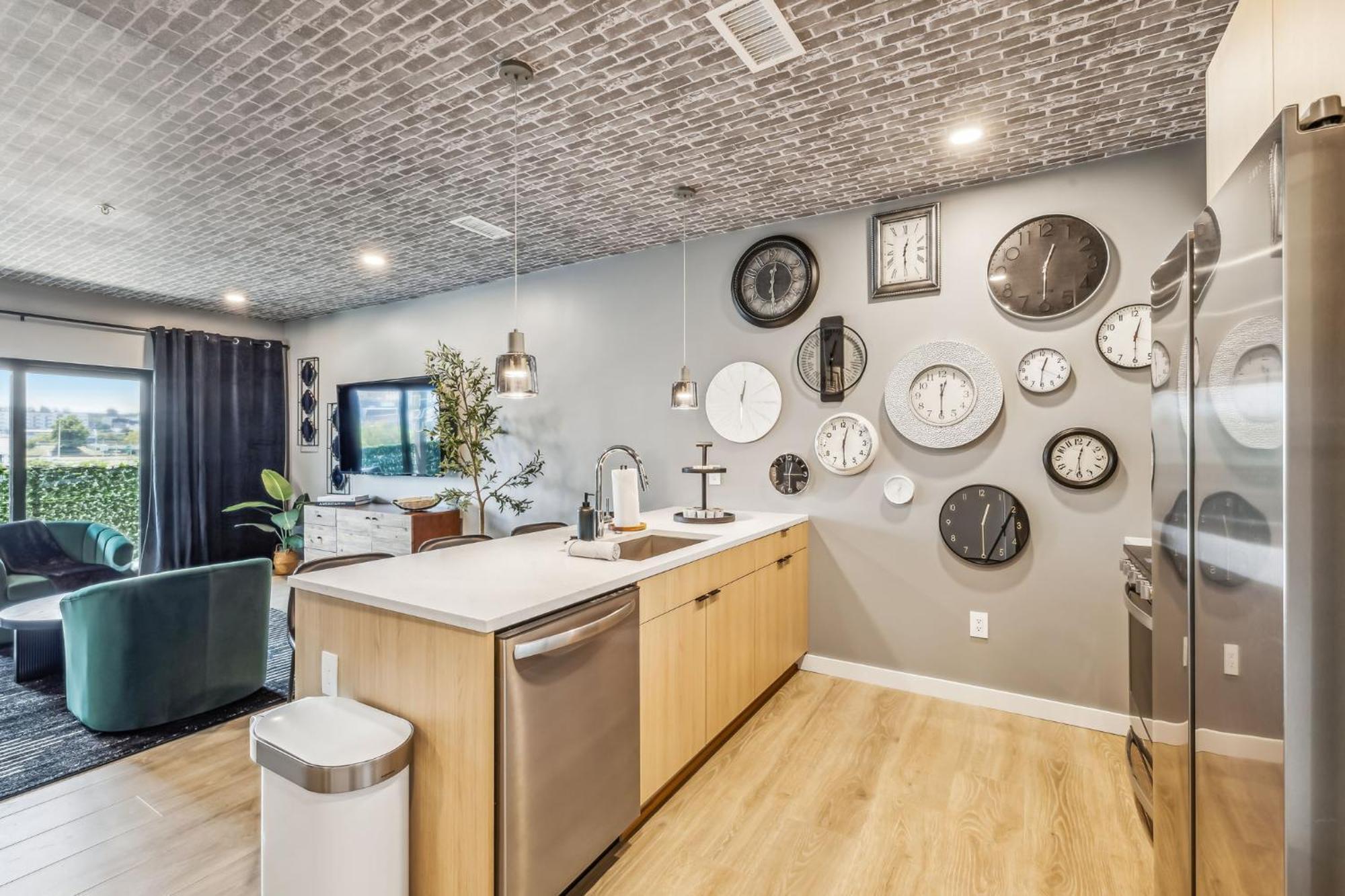 The Twelve Thirty Lounge In Downtown Holiday home