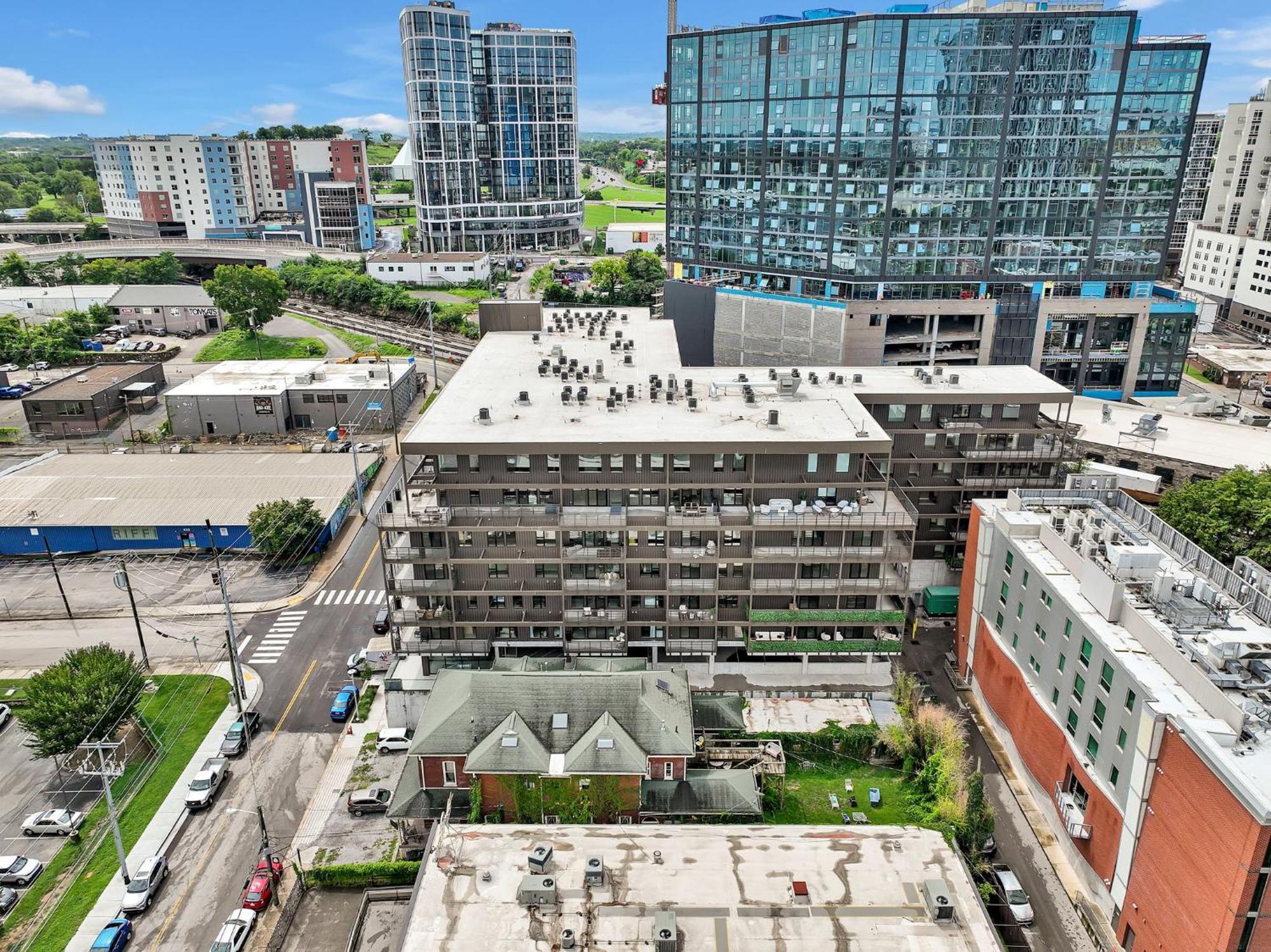 Honky Tonk Hideaway, Walk To Broadway, Pool, Gym And Parking Holiday home Nashville