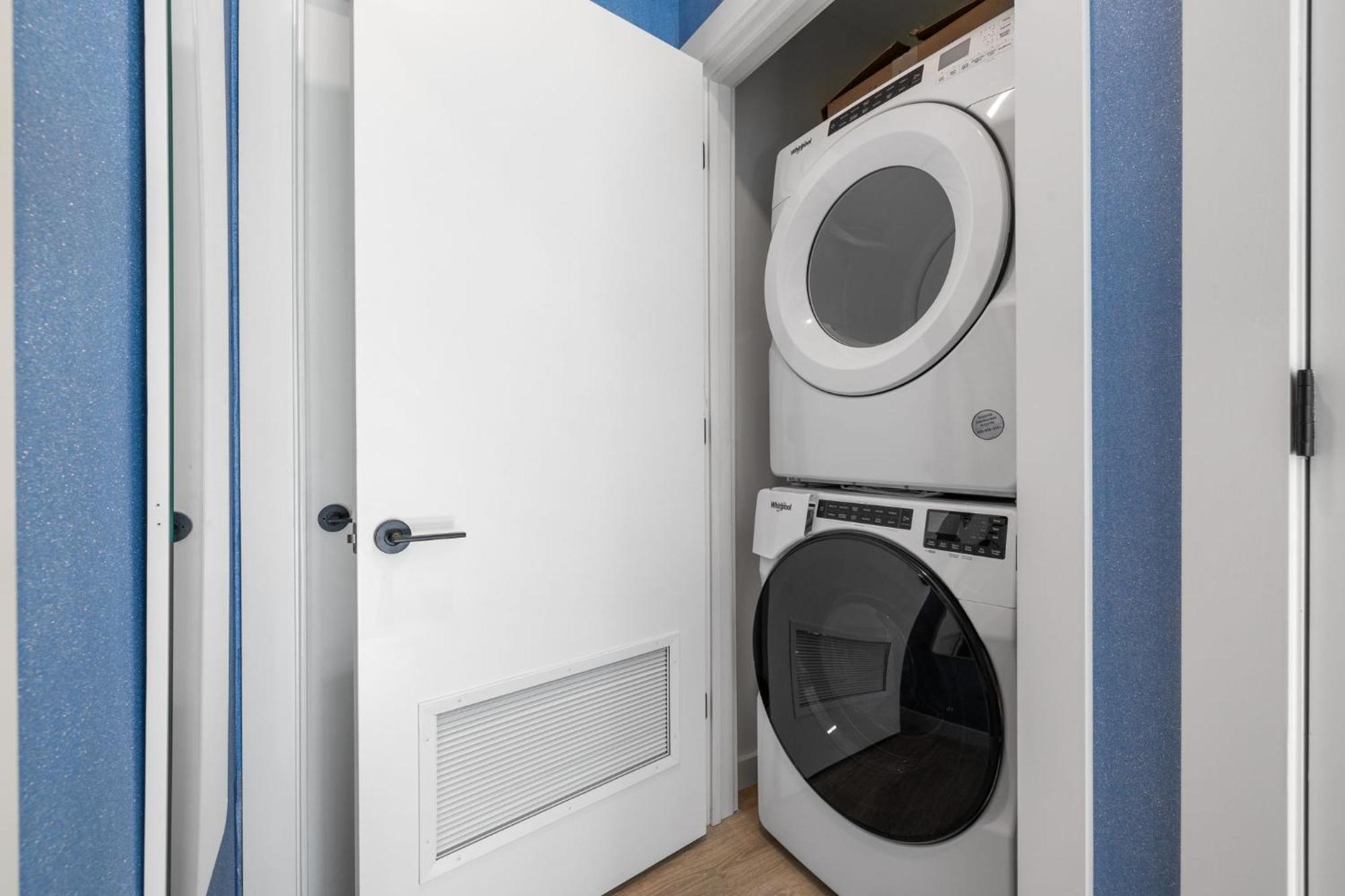 Holiday home Honky Tonk Hideaway, Walk To Broadway, Pool, Gym And Parking