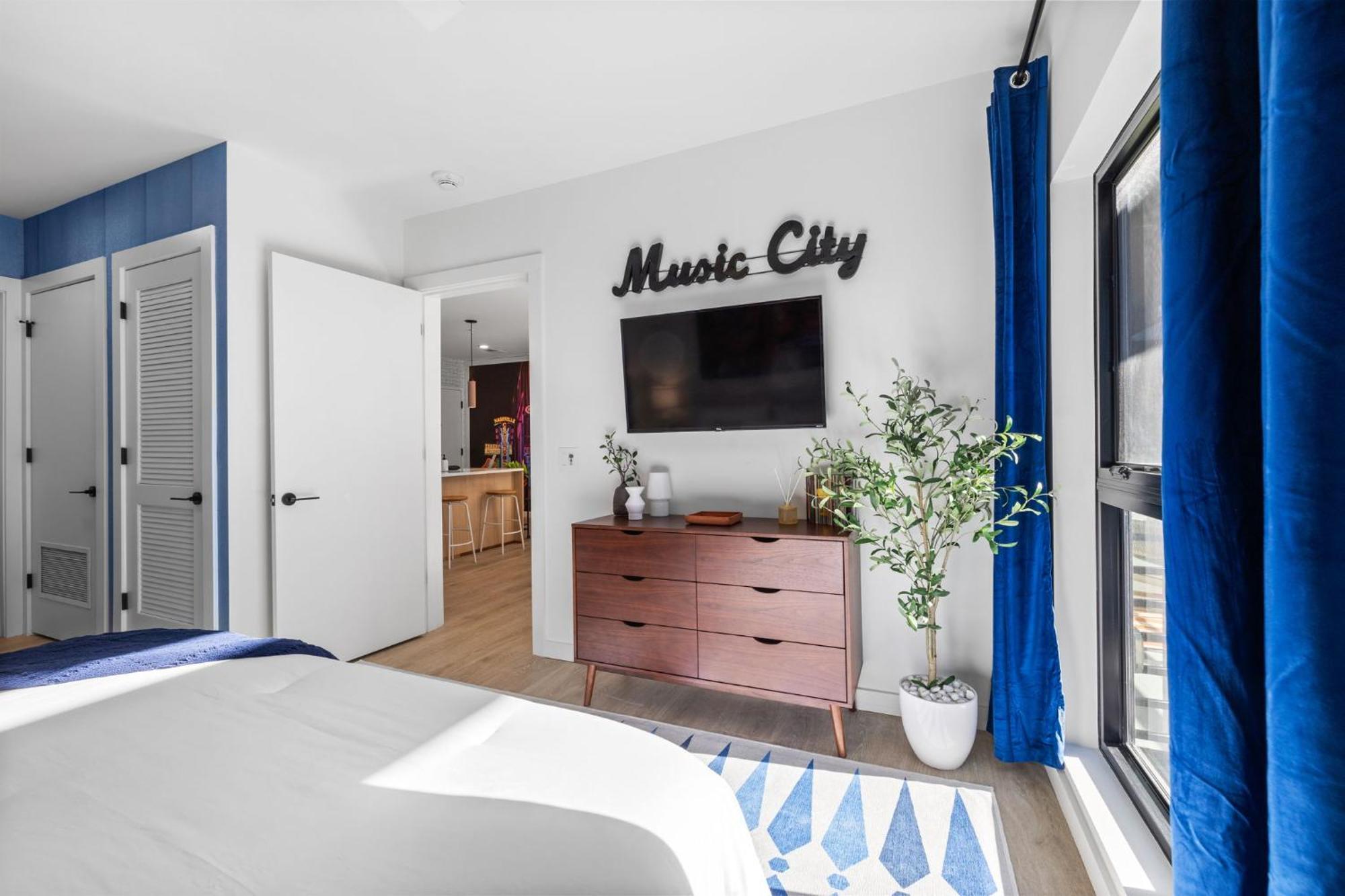 Honky Tonk Hideaway, Walk To Broadway, Pool, Gym And Parking Nashville