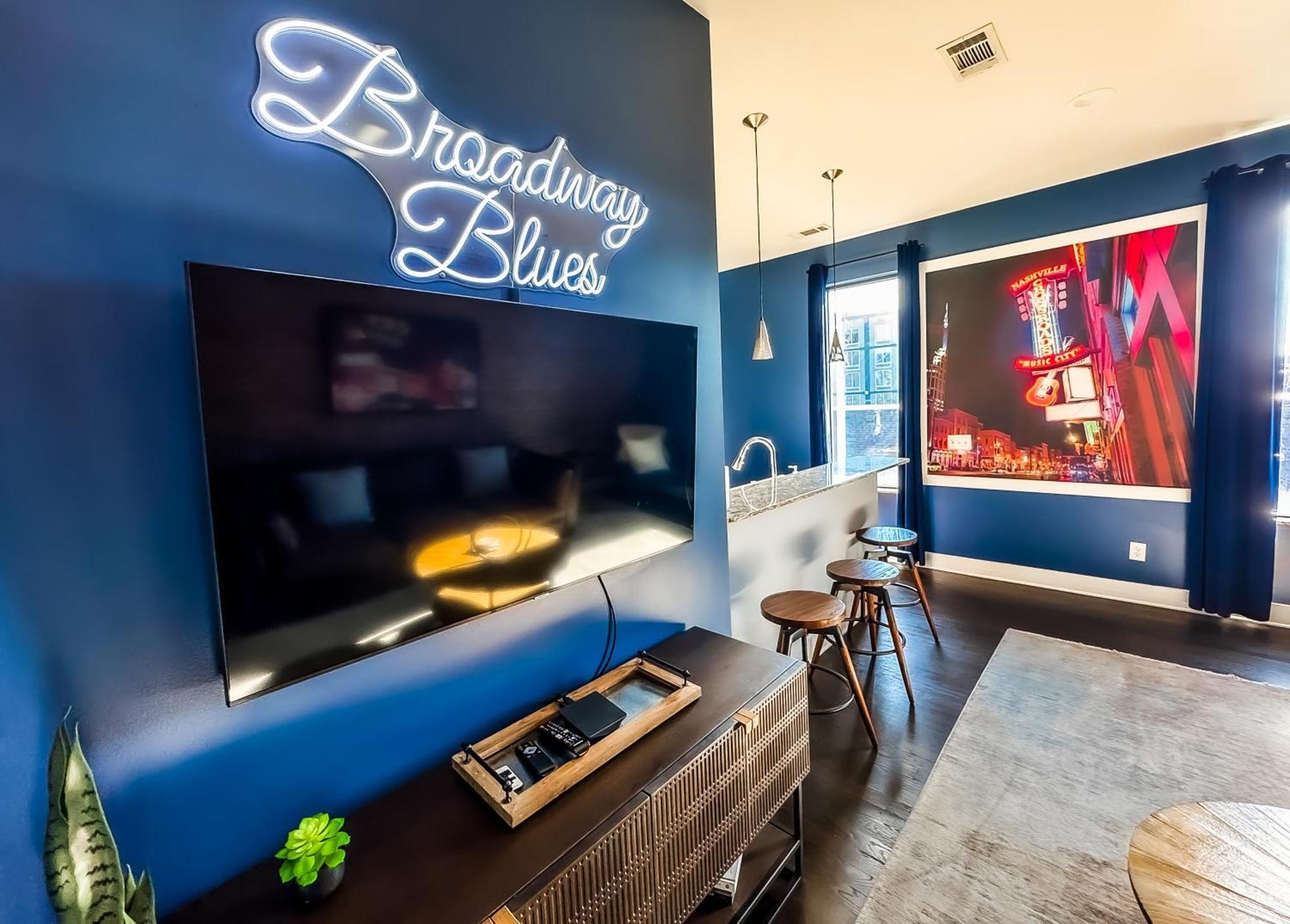 Broadway Blues At Lofts At Vandy West End Holiday home *