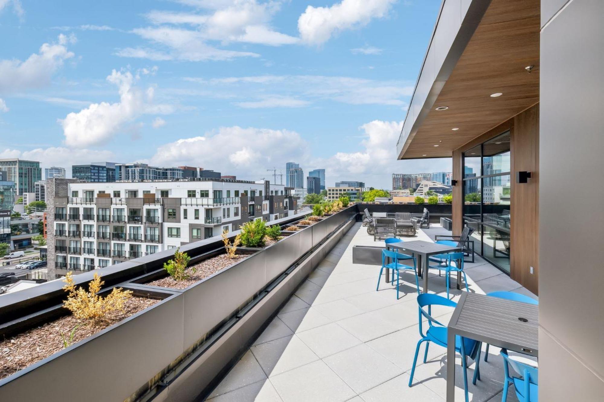 Heart Of Music Row Walk To Vanderbilt & Nashville