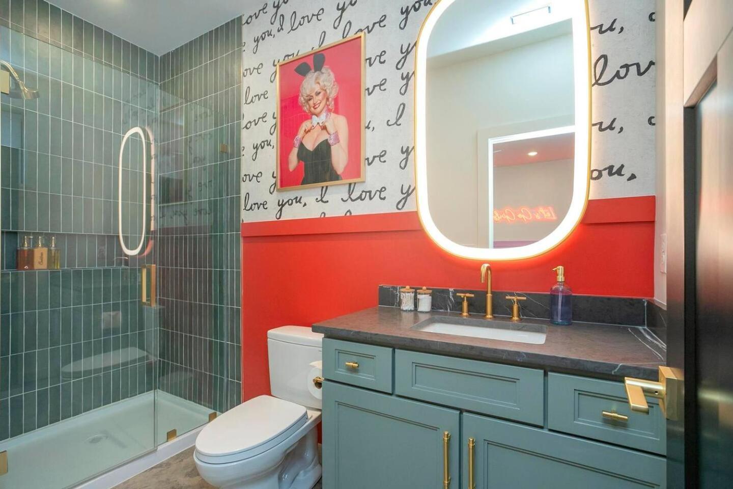 Giddy Up On Music Row - Rooftop Hot Tub Retreat