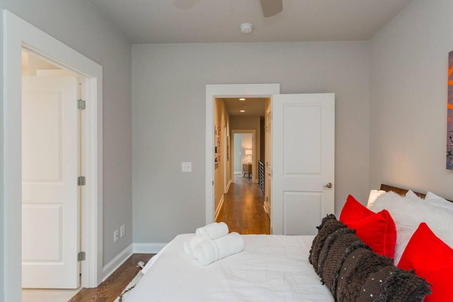 Holiday home Spacious Home By Geodis Park, 23 Mi To Broadway *