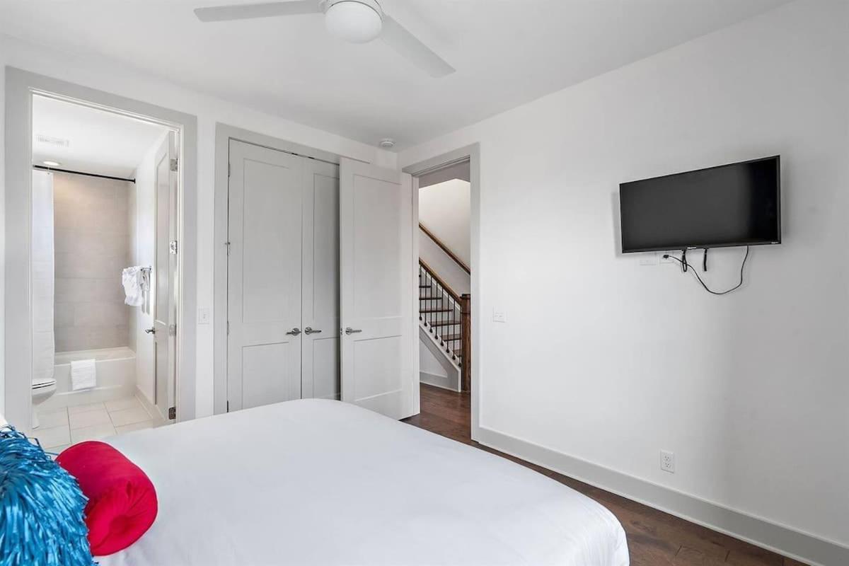 The Southern Lady & Gentleman - Rooftop Patios Holiday home *