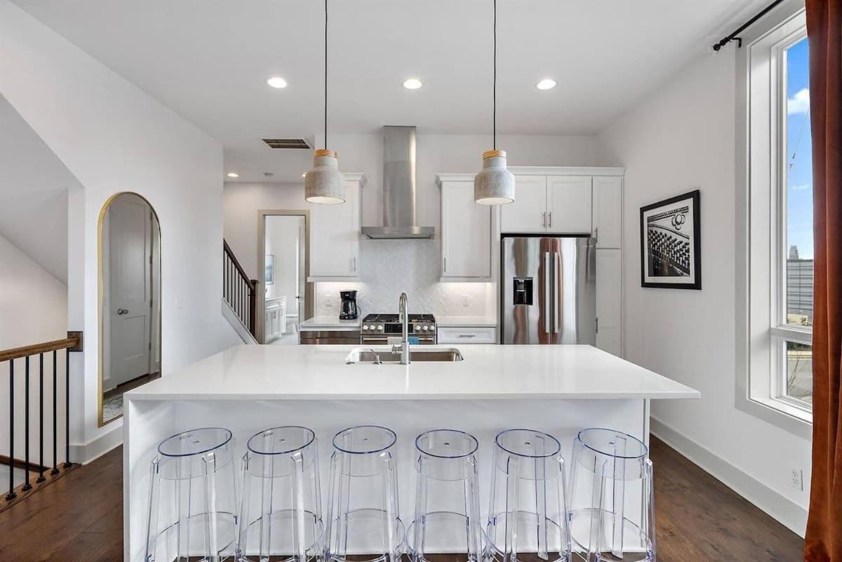 The Southern Lady & Gentleman - Rooftop Patios * Nashville