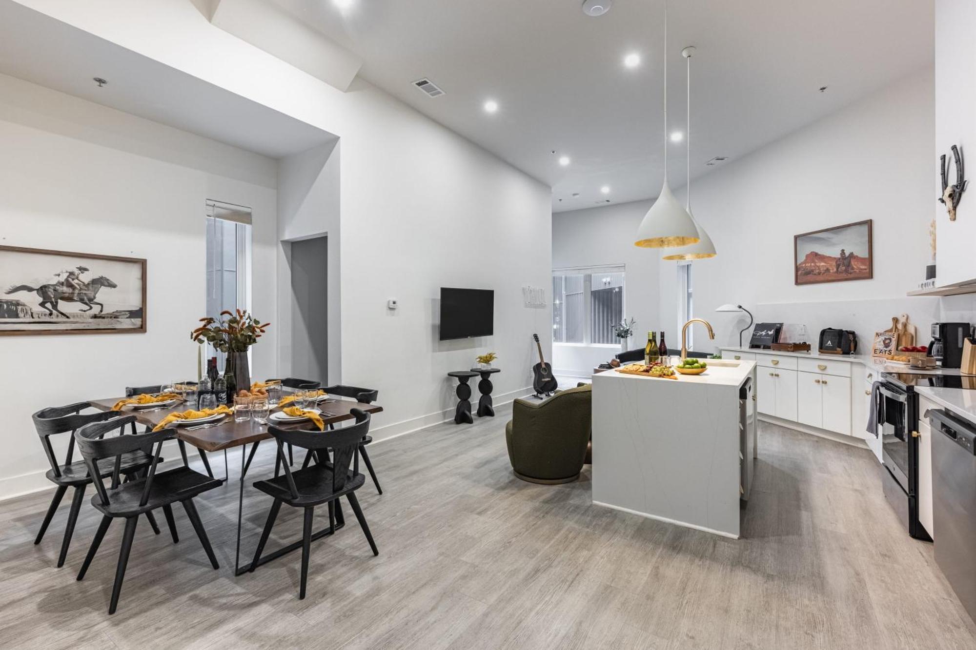 Outrider Buyout- 3 Units By Avantstay Sleeps 36 Nashville