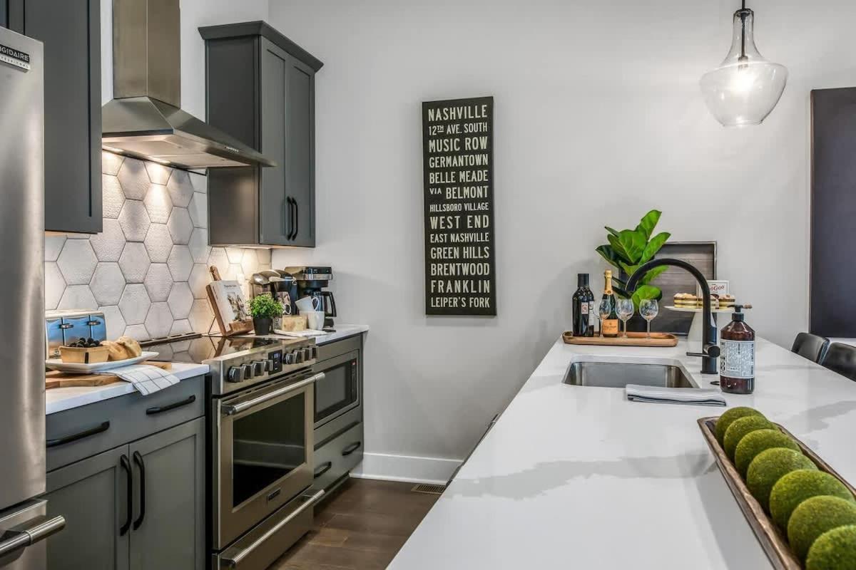 Stylish - Rooftop Deck - Hot Tub *